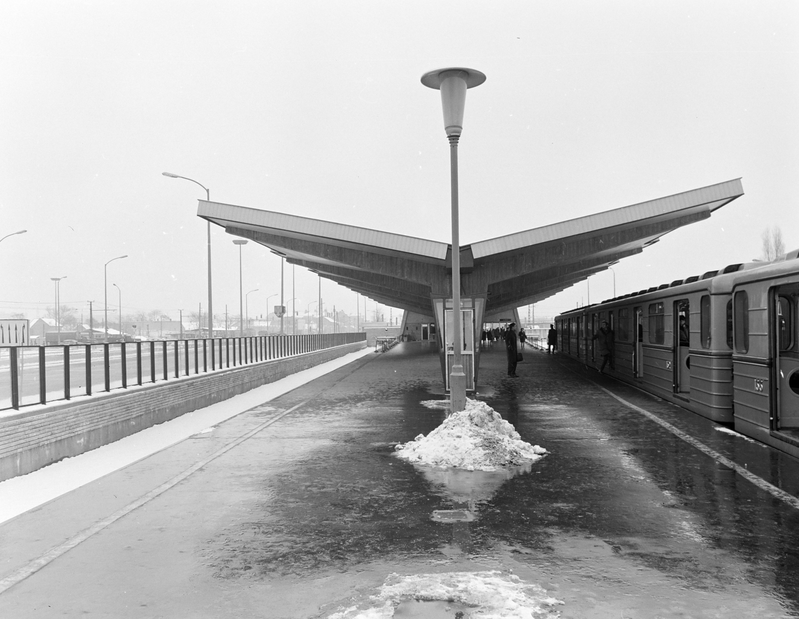 Magyarország, Budapest X., Örs vezér tere / Fehér út, metróvégállomás., 1971, FŐFOTÓ, Budapest, vasbeton, Fortepan #215469