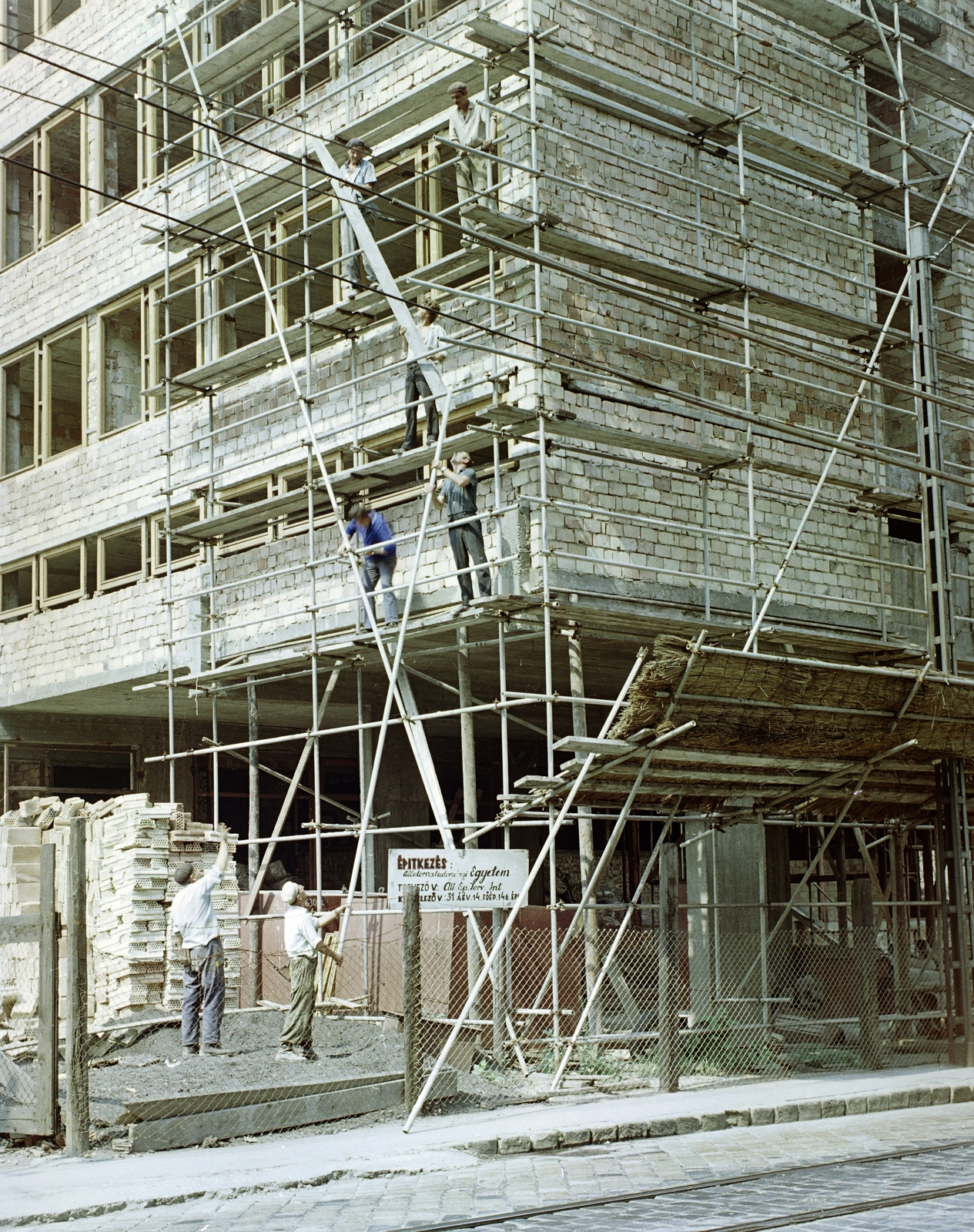 Hungary, Budapest VII., a Bethlen Gábor utca a Marek József utca saroktól nézve, balra az Állatorvostudományi Egyetem építkezése., 1972, FŐFOTÓ, Budapest, Fortepan #215619