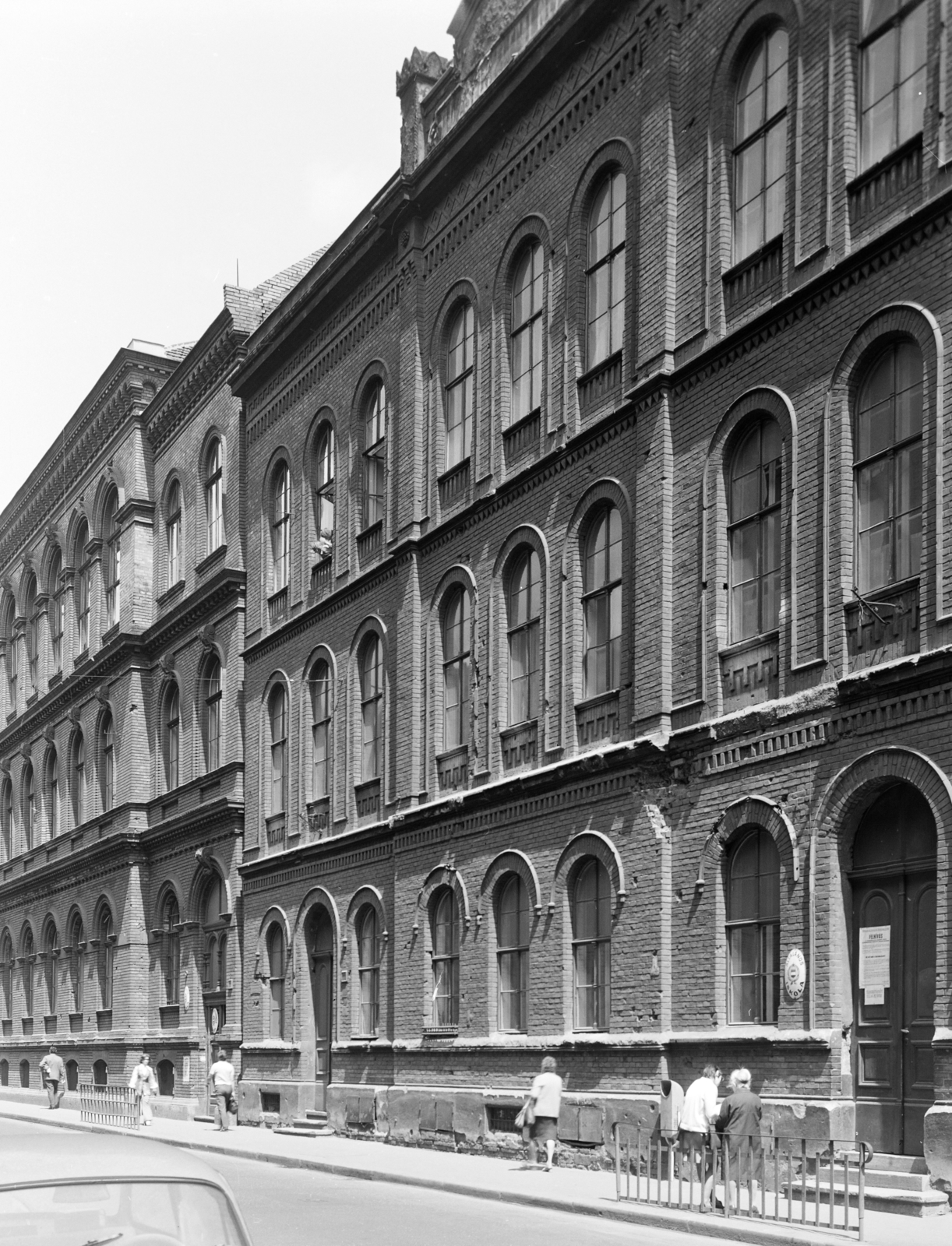 Hungary, Budapest VII., Kazinczy utca 23-27., az Általános iskola a teljes átalakítása előtt (később ELTE Pedagógiai és Pszichológiai Kar)., 1973, FŐFOTÓ, Budapest, Fortepan #215676