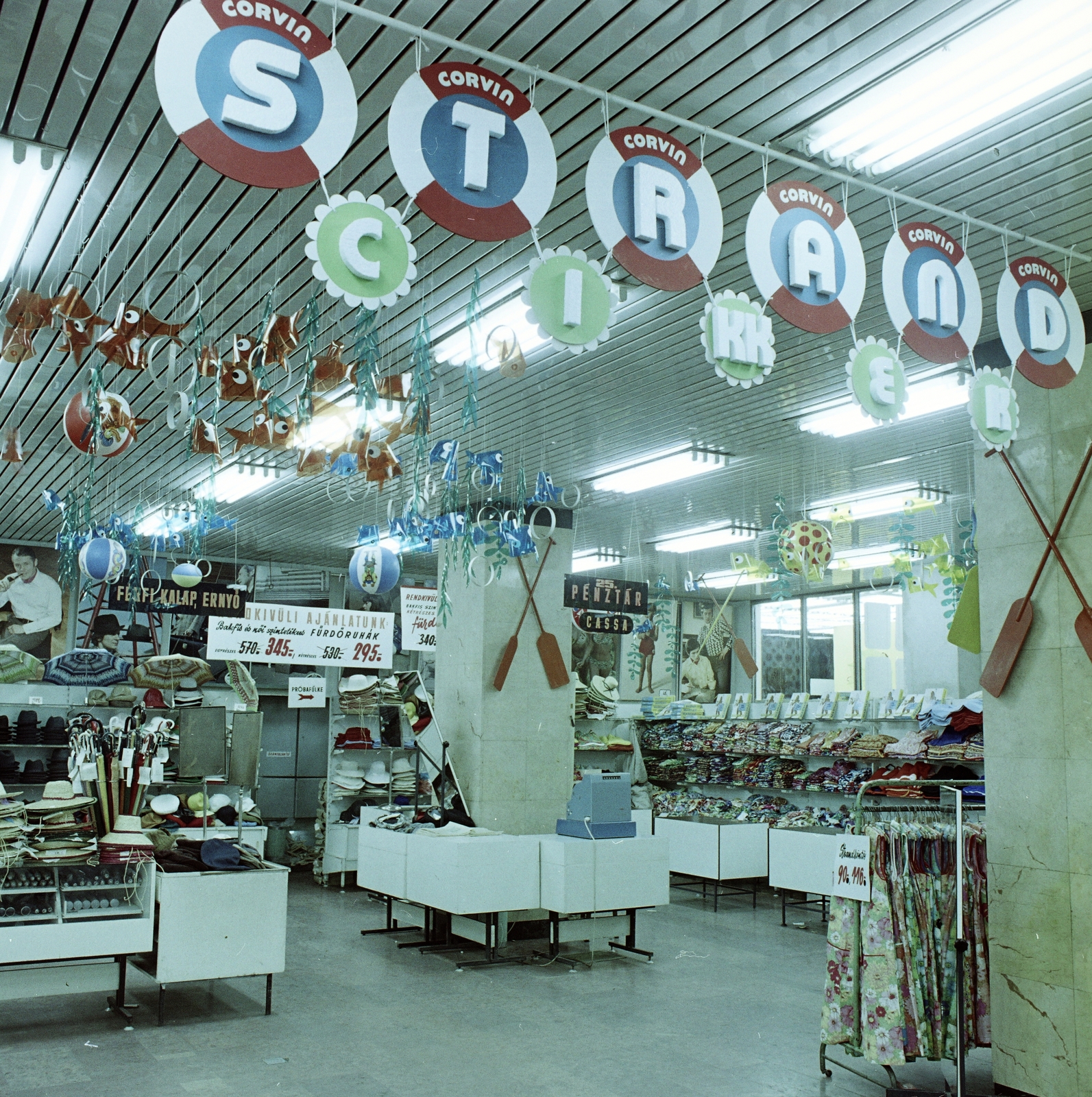 Hungary, Budapest VIII., Blaha Lujza tér, Corvin Áruház., 1973, FŐFOTÓ, Budapest, Fortepan #215776