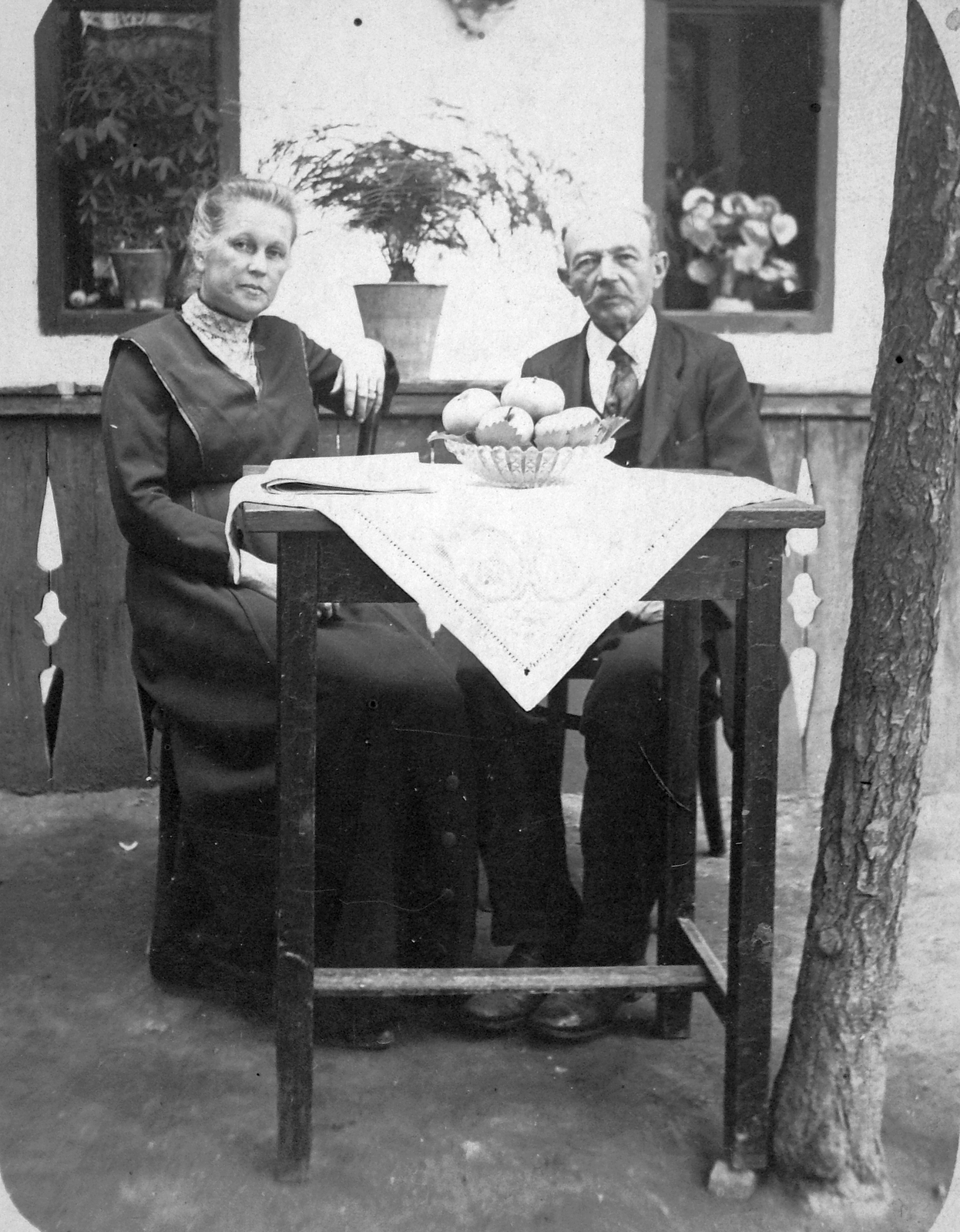 1926, Hegedűs Judit, garden, flower, newspaper, fruit, porch, double portrait, Fortepan #21578