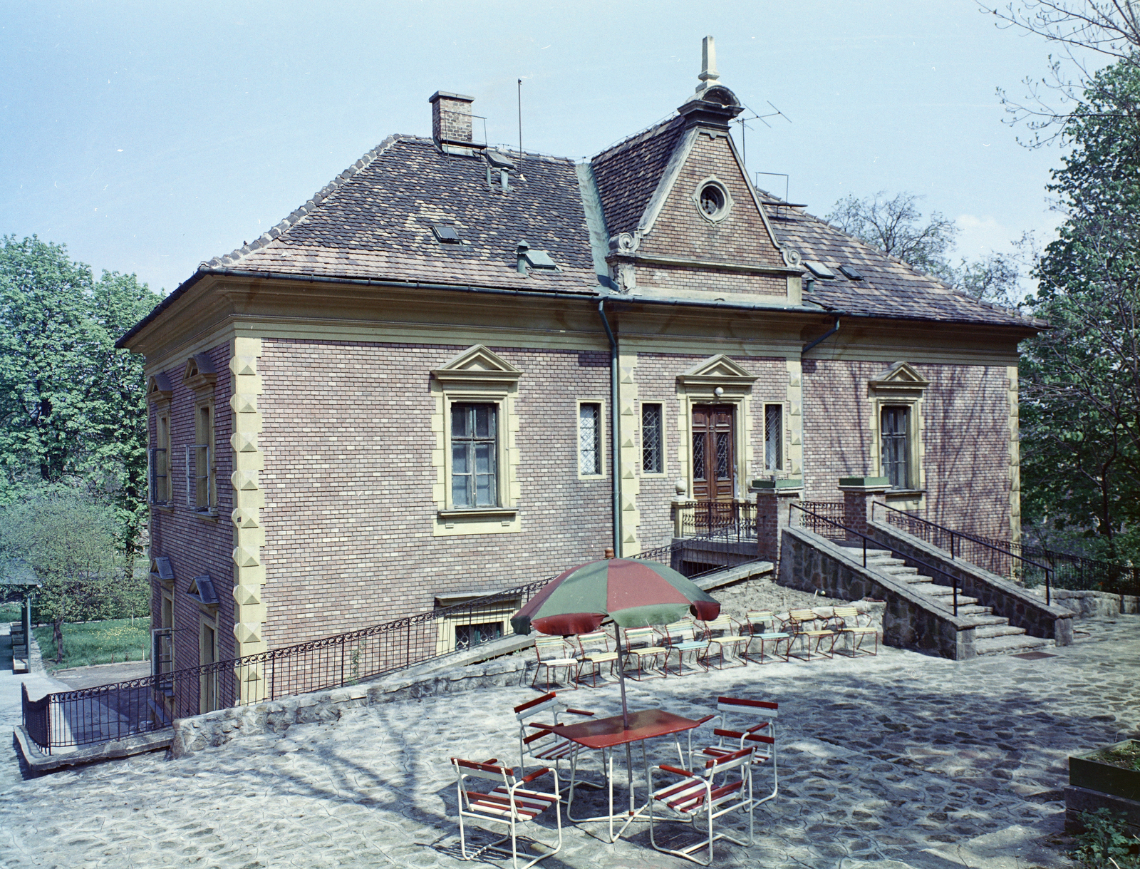 Hungary, Budapest XII., Zugligeti út 58-60. szám alatti egykori Laszlovszky-major villaépülete., 1973, FŐFOTÓ, colorful, Budapest, Fortepan #215780