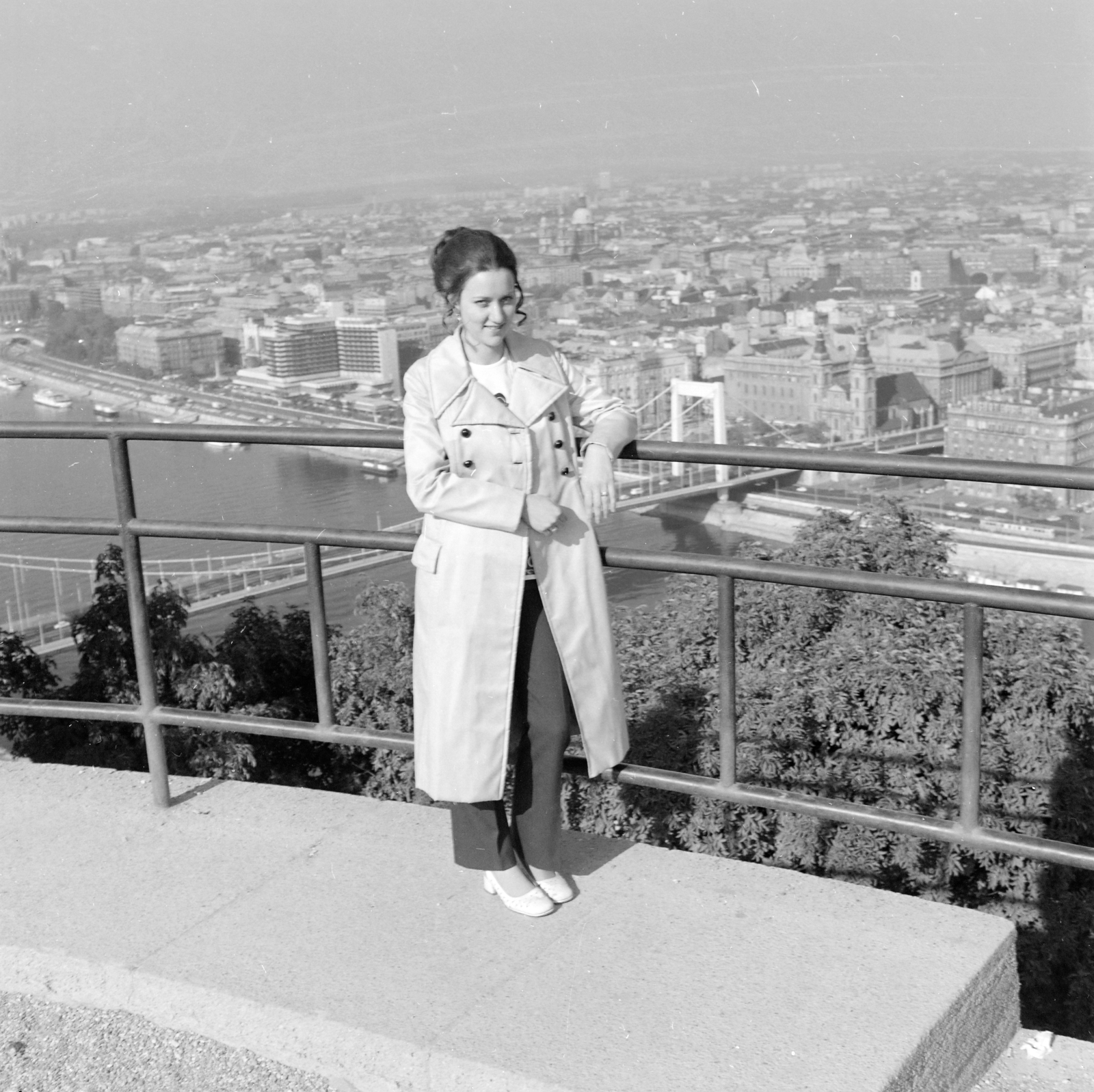 Hungary, Budapest XI.,Budapest V., a felvétel a Felszabadulási Emlékmű közelében készült, háttérben a Belváros épületei láthatók., 1973, FŐFOTÓ, Budapest, Fortepan #215782