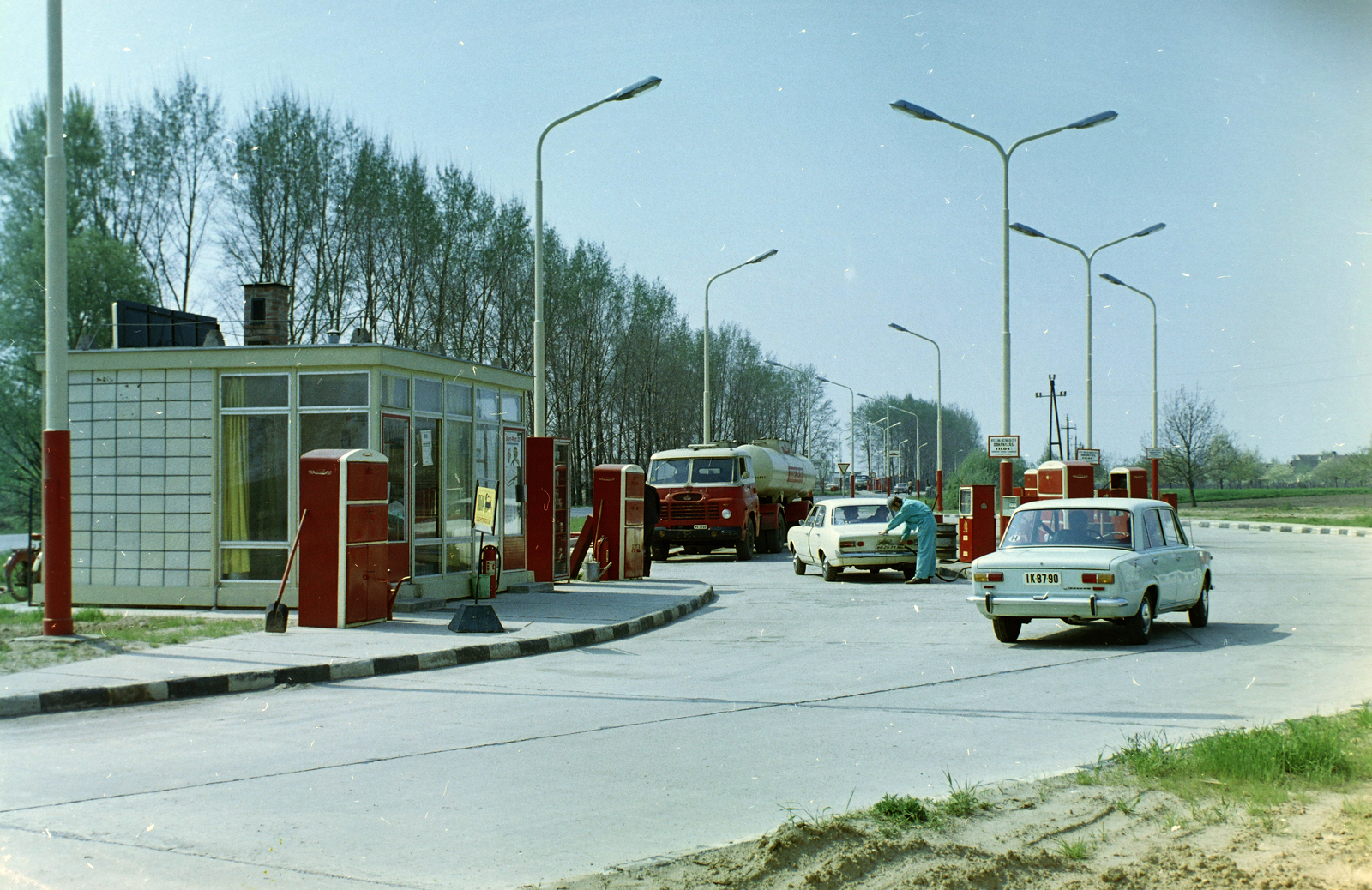 1973, FŐFOTÓ, színes, benzinkút, rendszám, tartálykocsi, Opel Rekord C, Simson SR2, VAZ 2101, Fortepan #215790