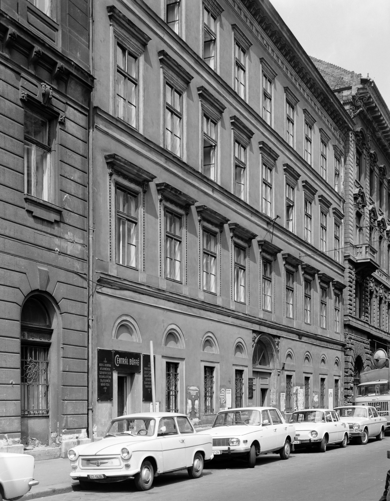 Hungary, Budapest V., középen a Sas (Guszev) utca 12-es számú ház., 1973, FŐFOTÓ, Budapest, Fortepan #215839