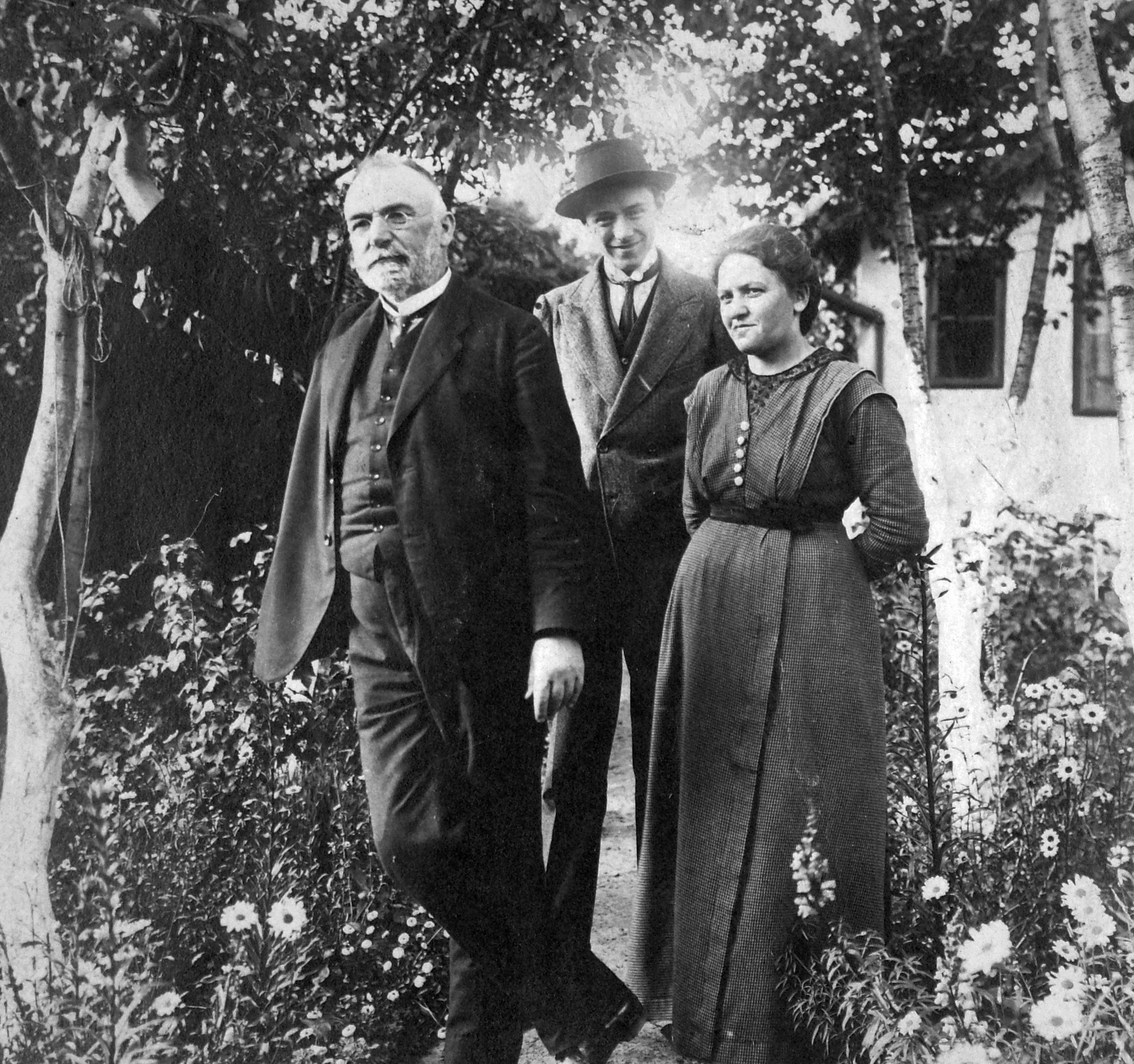 1926, Hegedűs Judit, garden, tableau, men, flower, summer, woman, Fortepan #21586