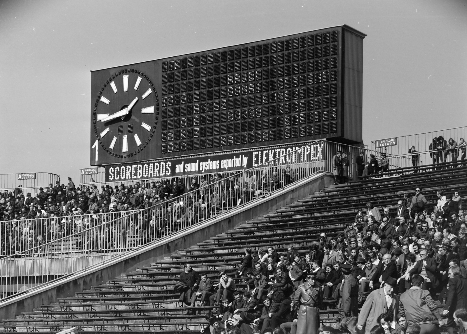 Magyarország, Népstadion, Budapest XIV., Újpesti Dózsa - MTK 4:1 (2:0) bajnoki labdarúgó-mérkőzés 1973. március 25-én., 1973, FŐFOTÓ, Budapest, Fortepan #215862