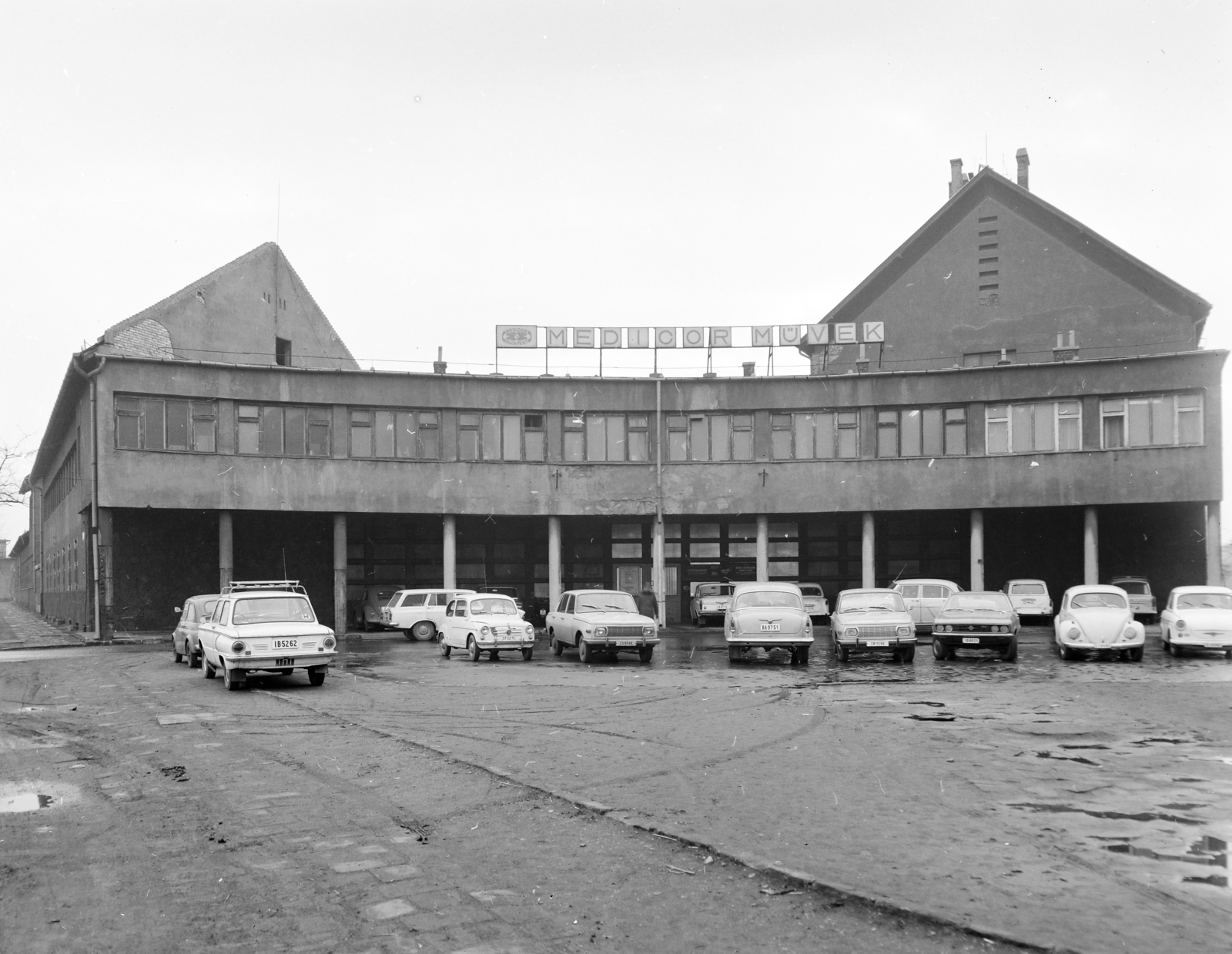 Magyarország, Budapest IX., llatos út - Gubacsi út sarok, Medicor Művek., 1973, FŐFOTÓ, Budapest, Opel Manta, rendszám, Zaporozsec-márka, GAZ M21 Volga, Fortepan #215970