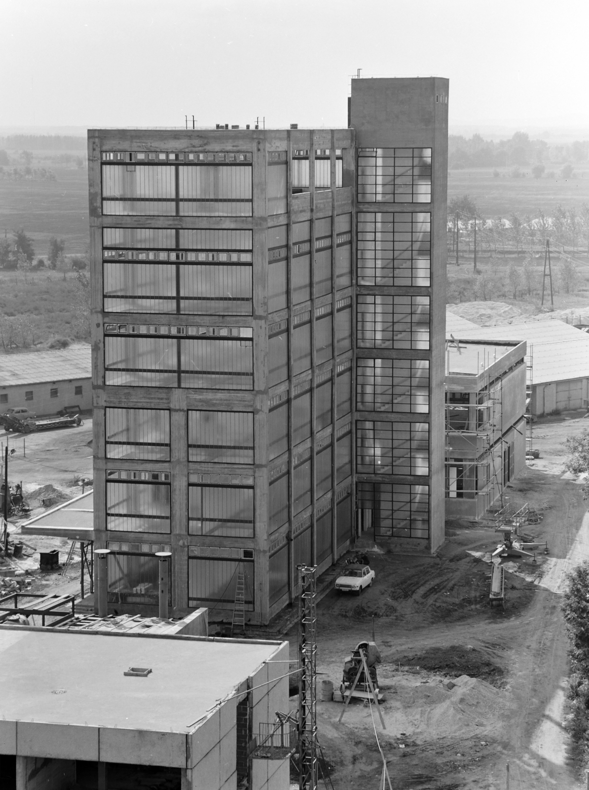 Magyarország, Mohács, Budapesti út, a Baranya megyei Gabonafelvásárló és Feldolgozó Vállalat mohácsi telepe, takarmánykeverő épület., 1973, FŐFOTÓ, Fortepan #215993