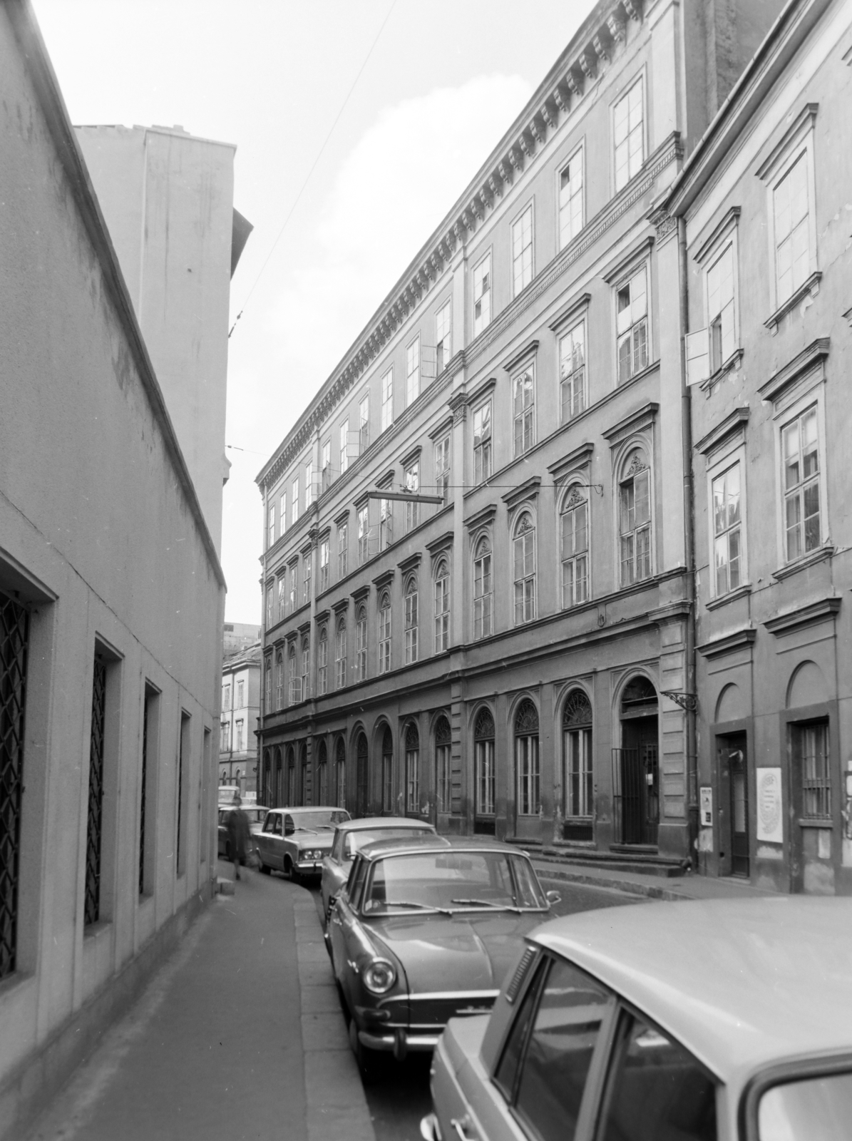Magyarország, Budapest V., Bárczy István utca a Szomory Dezső (Biermann István) tér felé nézve., 1973, FŐFOTÓ, Budapest, Fortepan #216001