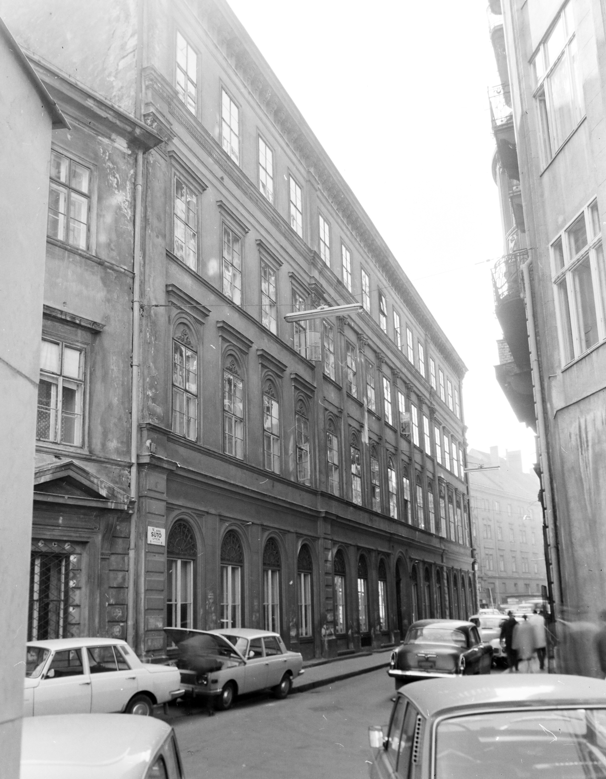 Magyarország, Budapest V., Sütő utca a Szomory Dezső (Biermann István) tér felé nézve., 1973, FŐFOTÓ, Budapest, Wartburg 353, Fortepan #216003