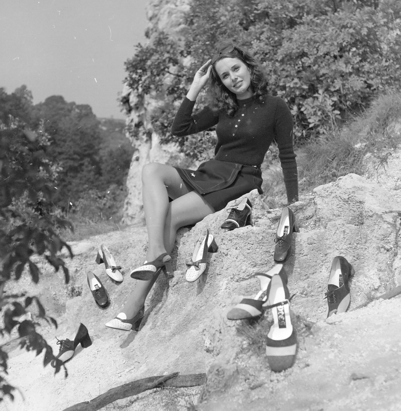 Hungary, a felvétel cipőreklámhoz készült. A modell Szuchy Ibolya., 1973, FŐFOTÓ, advertising photography, shoe manufacturing, Fortepan #216012