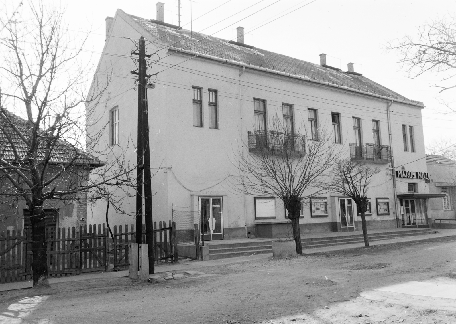 Magyarország, Budapest XVII., IX. utca 2., Maros mozi a Hősök tere felől nézve.
, 1973, FŐFOTÓ, Budapest, mozi, Fortepan #216075
