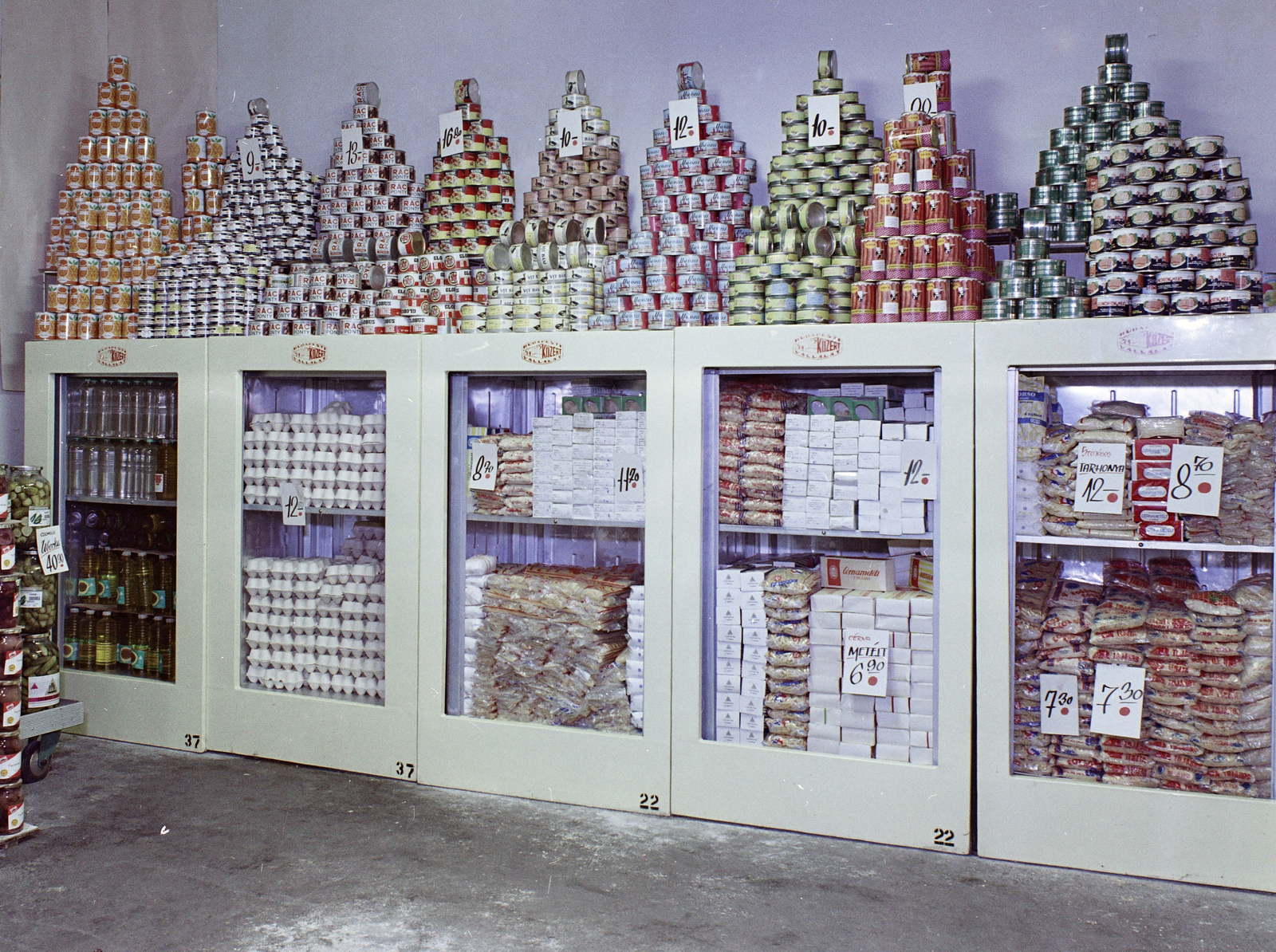 1973, FŐFOTÓ, shop interior, display, price tag, tin can, Fortepan #216094