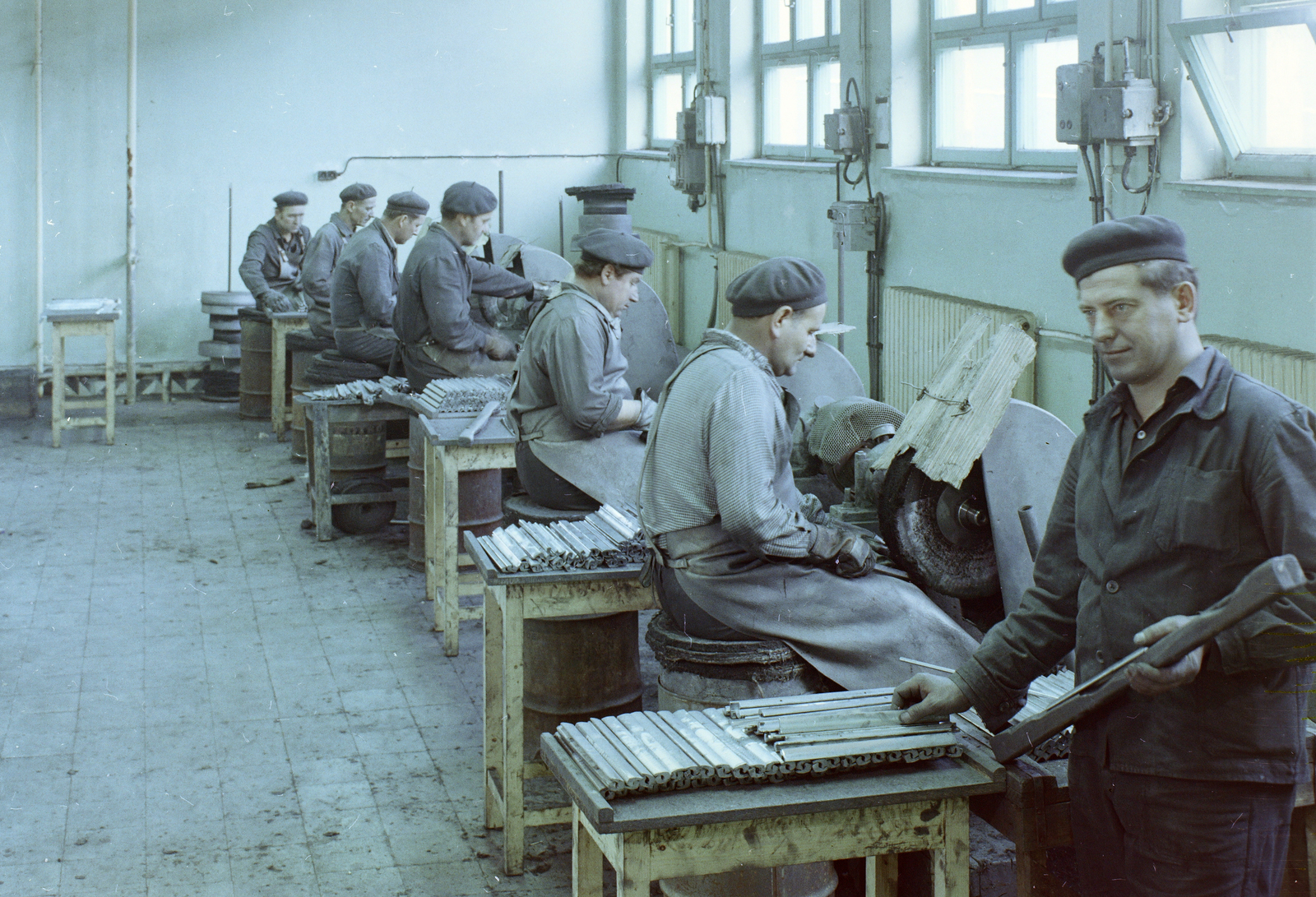 1973, FŐFOTÓ, beret, factory, knife-grinder, Fortepan #216100