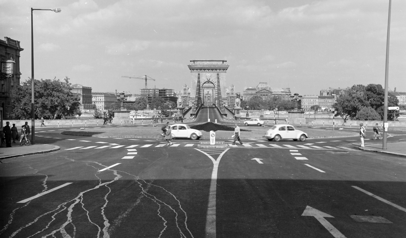 Hungary, Budapest I., Clark Ádám tér, szemben a Széchenyi Lánchíd., 1973, FŐFOTÓ, Budapest, Best of, Volkswagen Beetle, Fortepan #216165