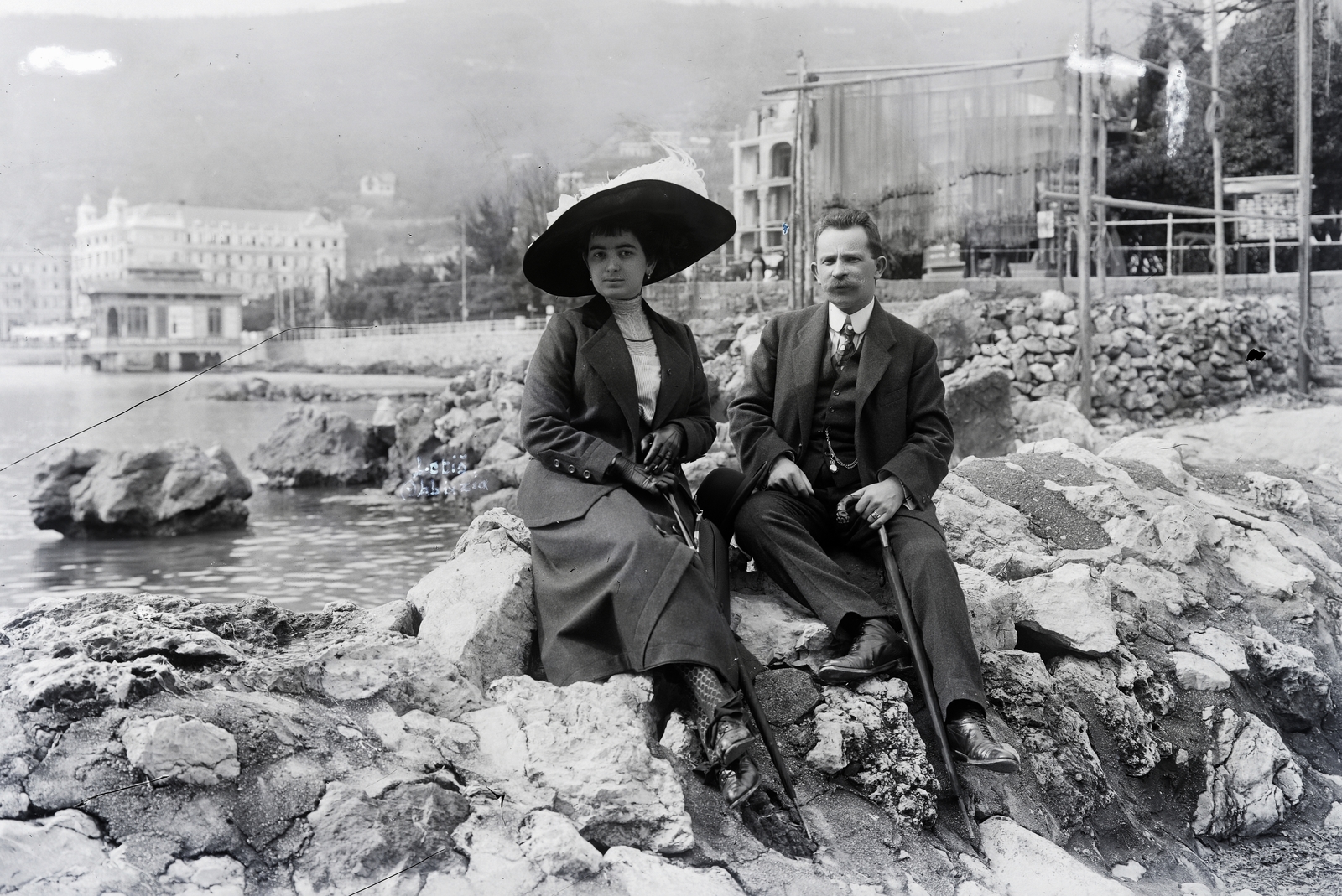 Croatia,Adriatic Sea, Opatija, a háttérben balra, távolabb a mai Hotel Palace Bellevue, jobbra az úr feje felett, takarásban a mai Hotel Mozart épülete., 1915, Major Lajos, port, walking cane, Fortepan #216372