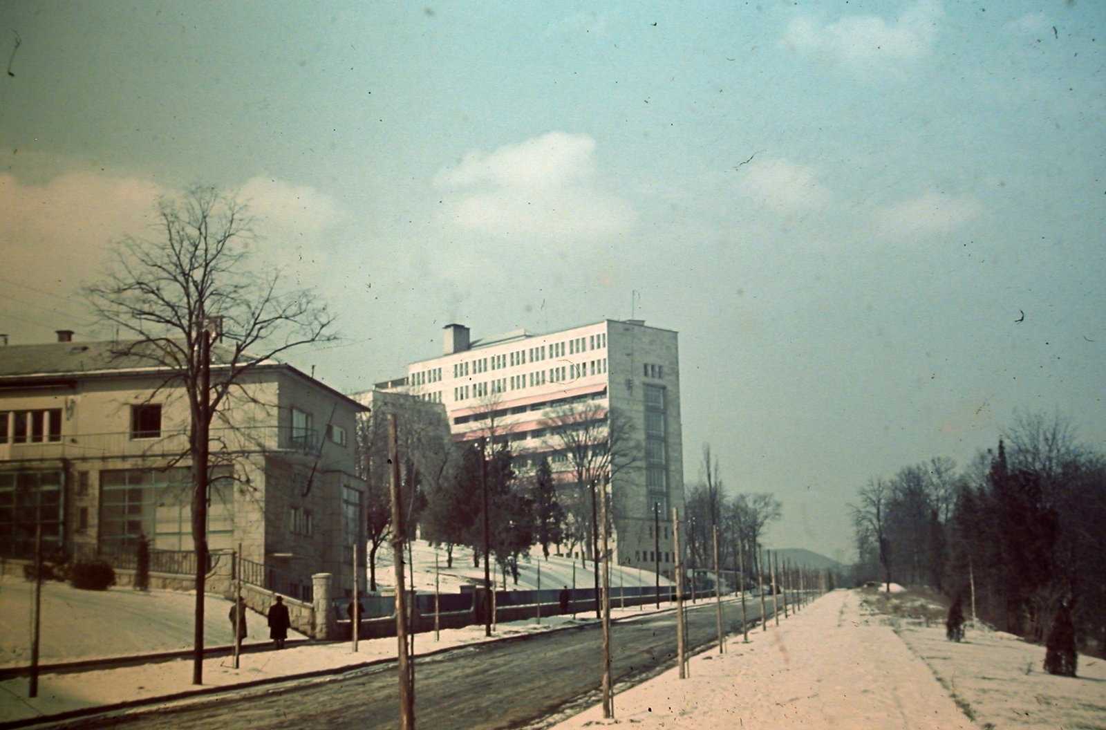 Magyarország, Budapest XII., Kútvölgyi út, Országos Tisztviselői Betegsegélyző Alap kórháza (később Semmelweis Egyetem Kútvölgyi Klinikai Tömb)., 1943, Fortepan, tél, színes, gyógyintézmény, Budapest, Fortepan #21639
