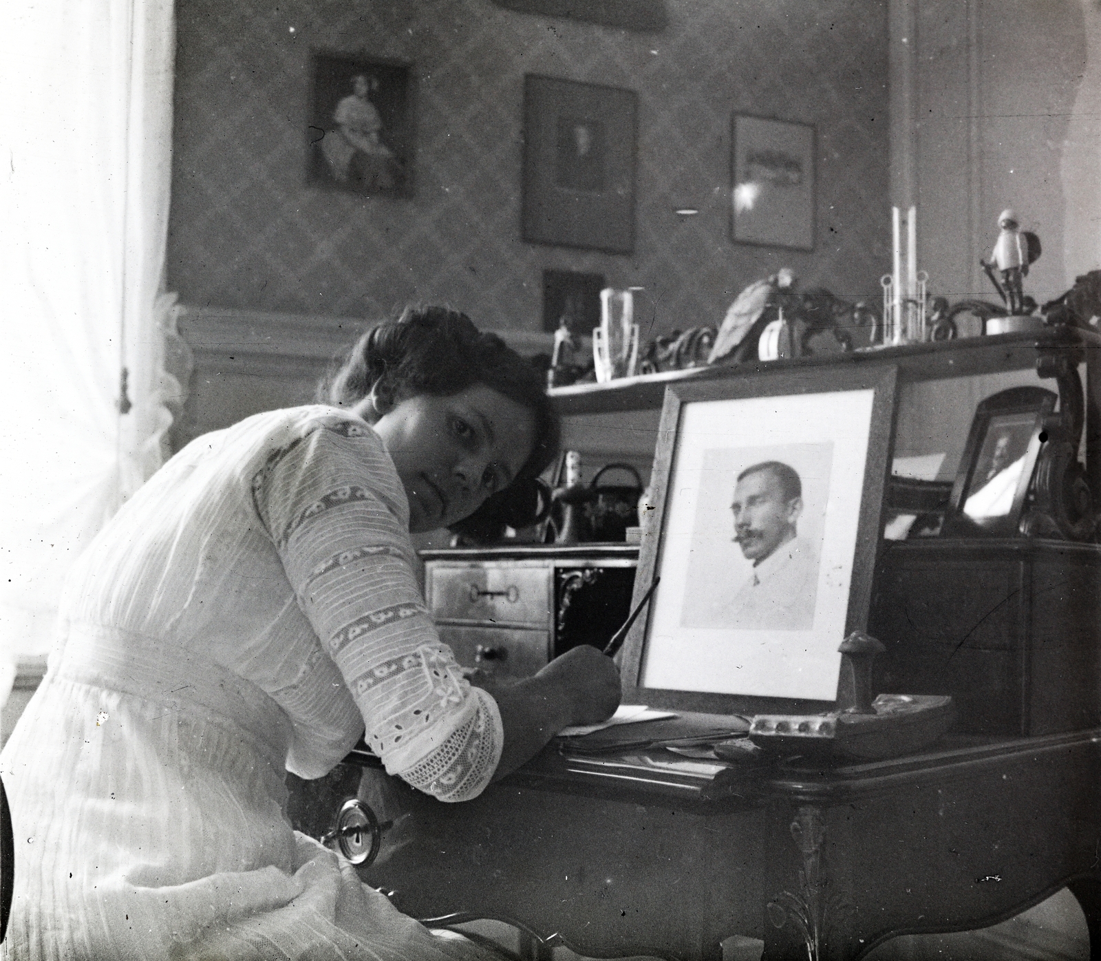 1916, Major Lajos, írás, portré, bútor, tapéta, szecesszió, enteriőr, íróasztal, szekreter, visszanézés, Fortepan #216394