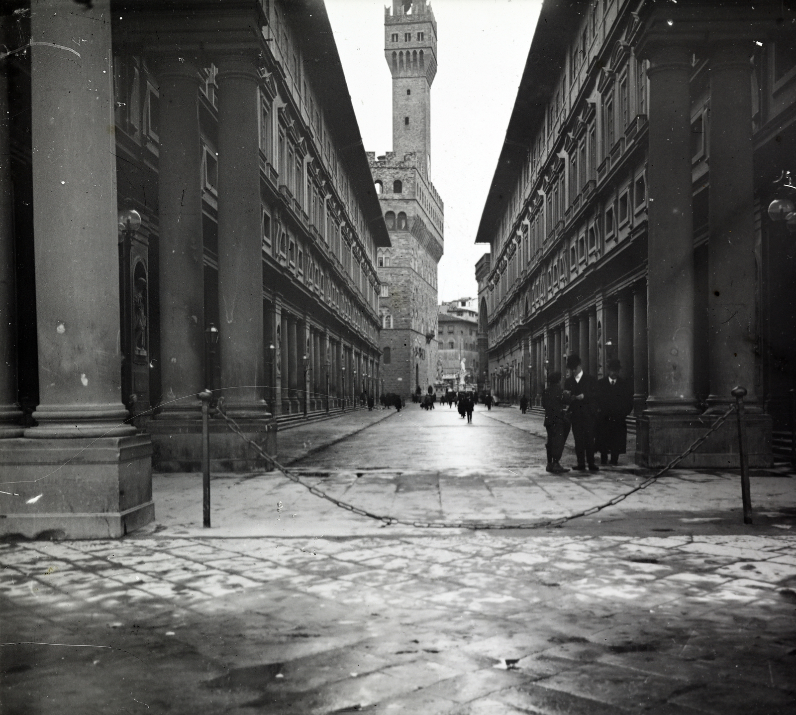 Olaszország, Firenze, az Uffizi képtár (Galleria degli Uffizi) udvara, szemben a Palazzo Vecchio., 1916, Major Lajos, Fortepan #216396