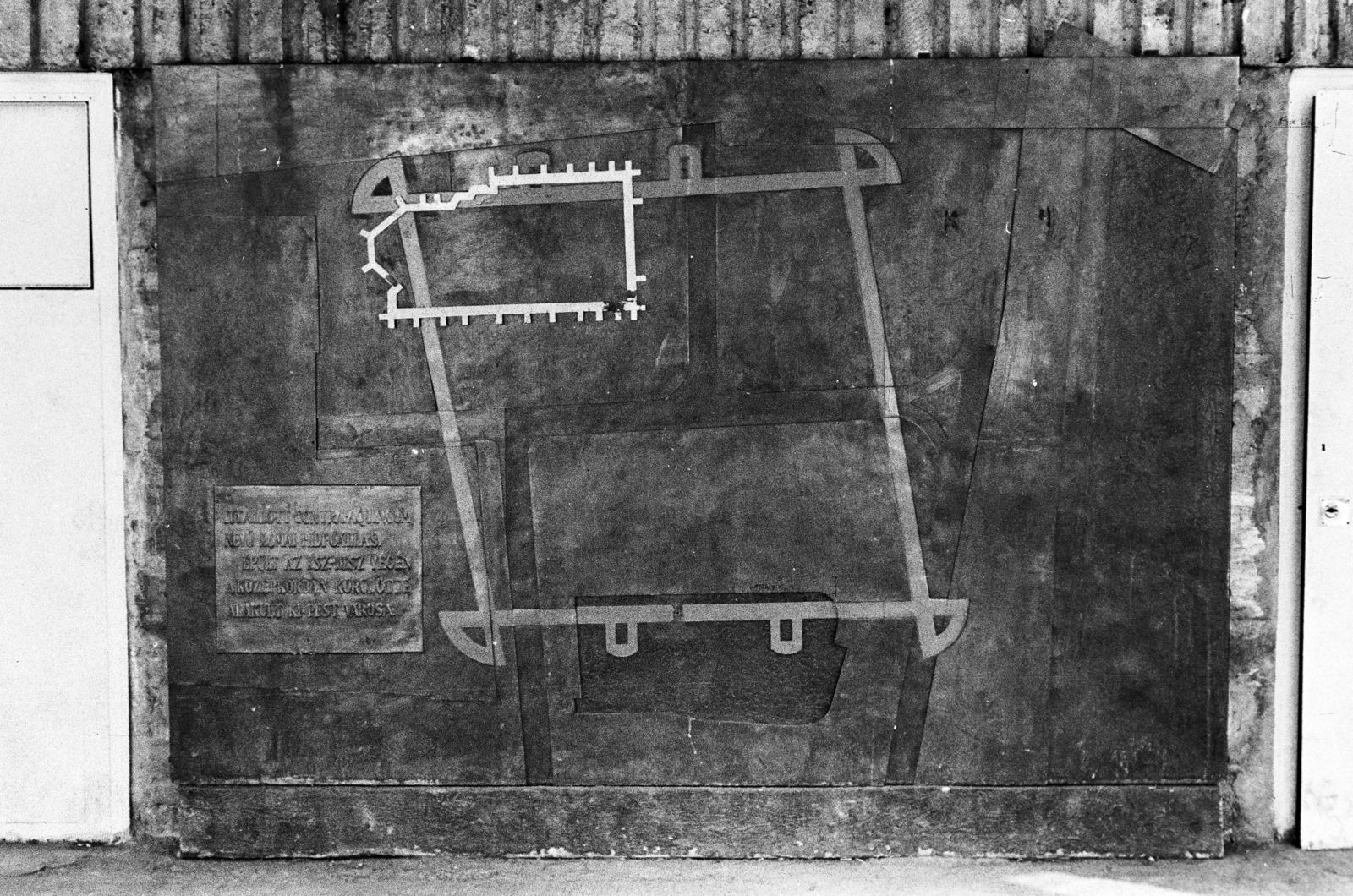 Magyarország, Budapest V., Március 15. tér, ismertető tábla a római romterület (Contra-aquincum) bemutatóhelyen., 1975, Gothár Péter, Budapest, Fortepan #216442