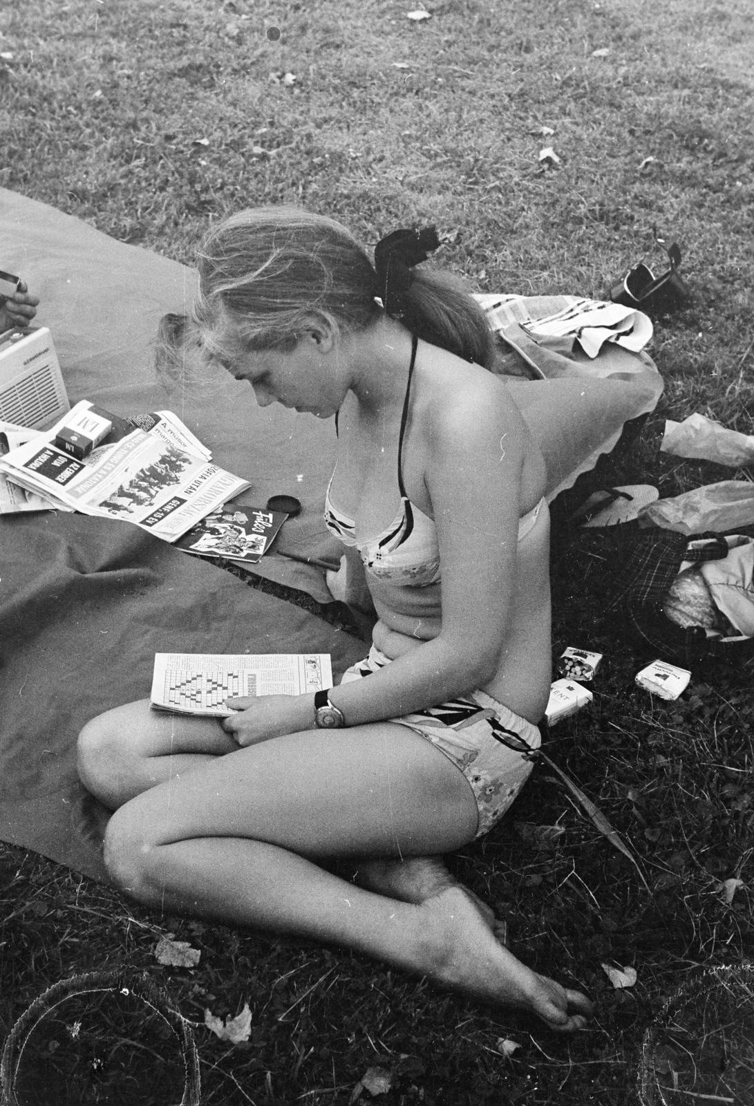 1970, Gothár Péter, bathing suit, crossword, Fortepan #216497