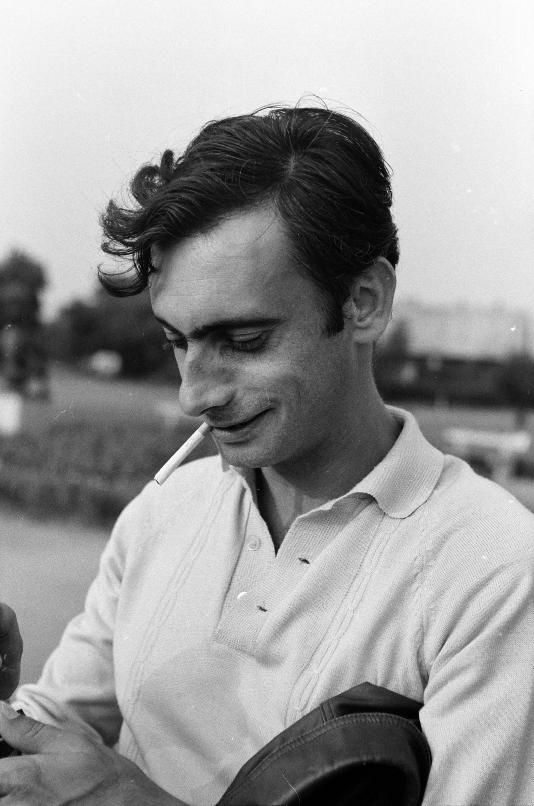 Hungary, Hortobágy, a felvétel a Kilenclyukú hídnál közelében készült, 1970, Gothár Péter, hairdo, light up a cigarette, Fortepan #216534