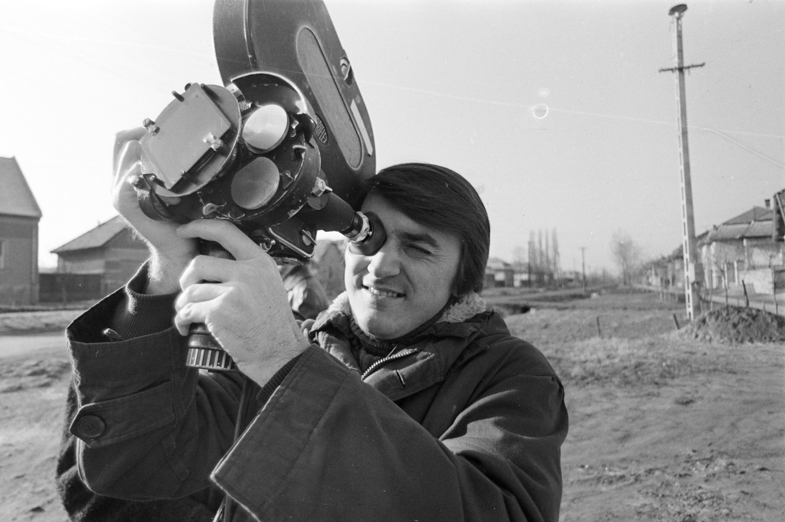 Hungary, a felvétel a Kossuth Lajos utcában a Szent József-templomnál készült. Koltai Lajos operatőr, rendező., 1974, Gothár Péter, movie camera, Fortepan #216562