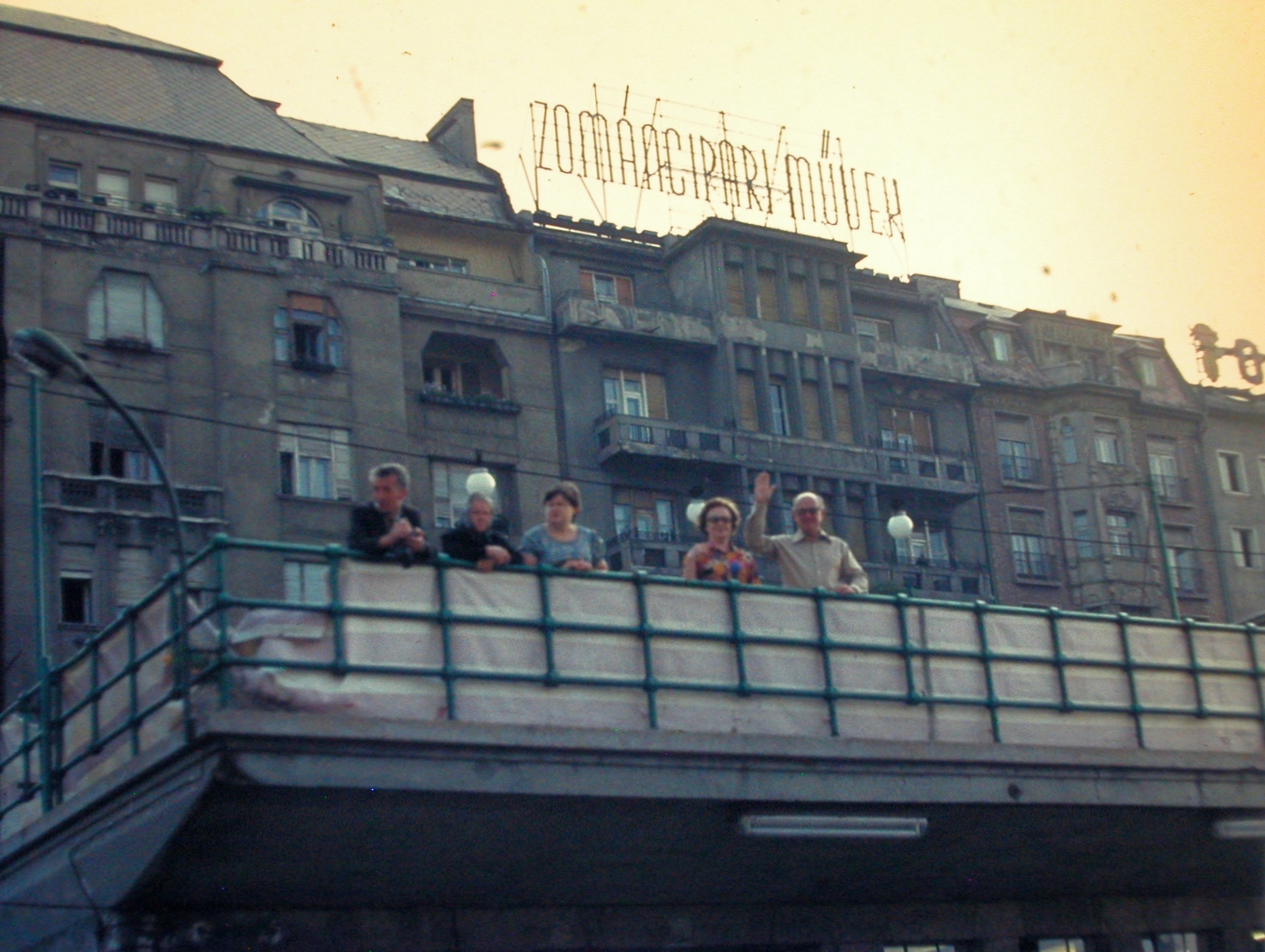 Hungary, Budapest V., a MAHART nemzetközi hajóállomása, mögötte a Belgrád rakpart 11.-12.-13. számú házai., 1970, Fortepan, colorful, neon sign, Budapest, Fortepan #21660