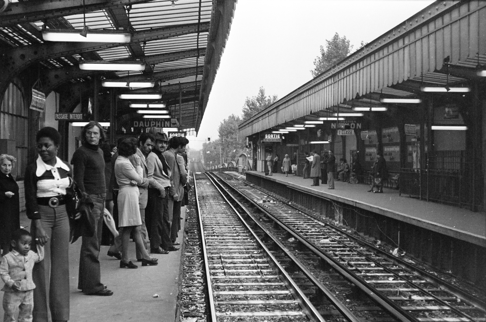 France, Paris, a metró Barbès - Rochechouart állomása., 1973, Gothár Péter, passenger, subway station, platform, Fortepan #216642