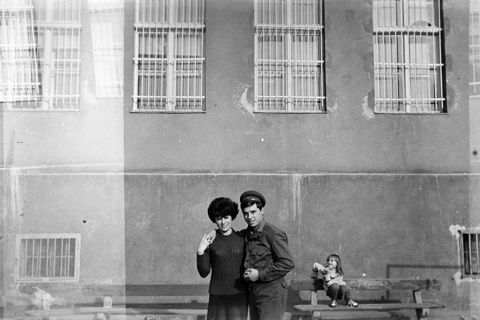 1971, Gothár Péter, grille, bench, courting, Fortepan #216698