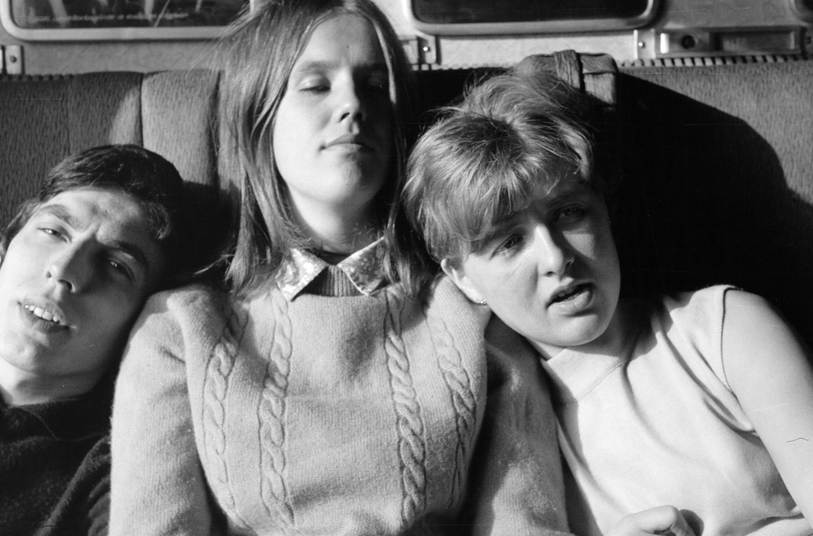1972, Gothár Péter, youth, hairdo, cabin, coach, three people, Conga line, Fortepan #216771