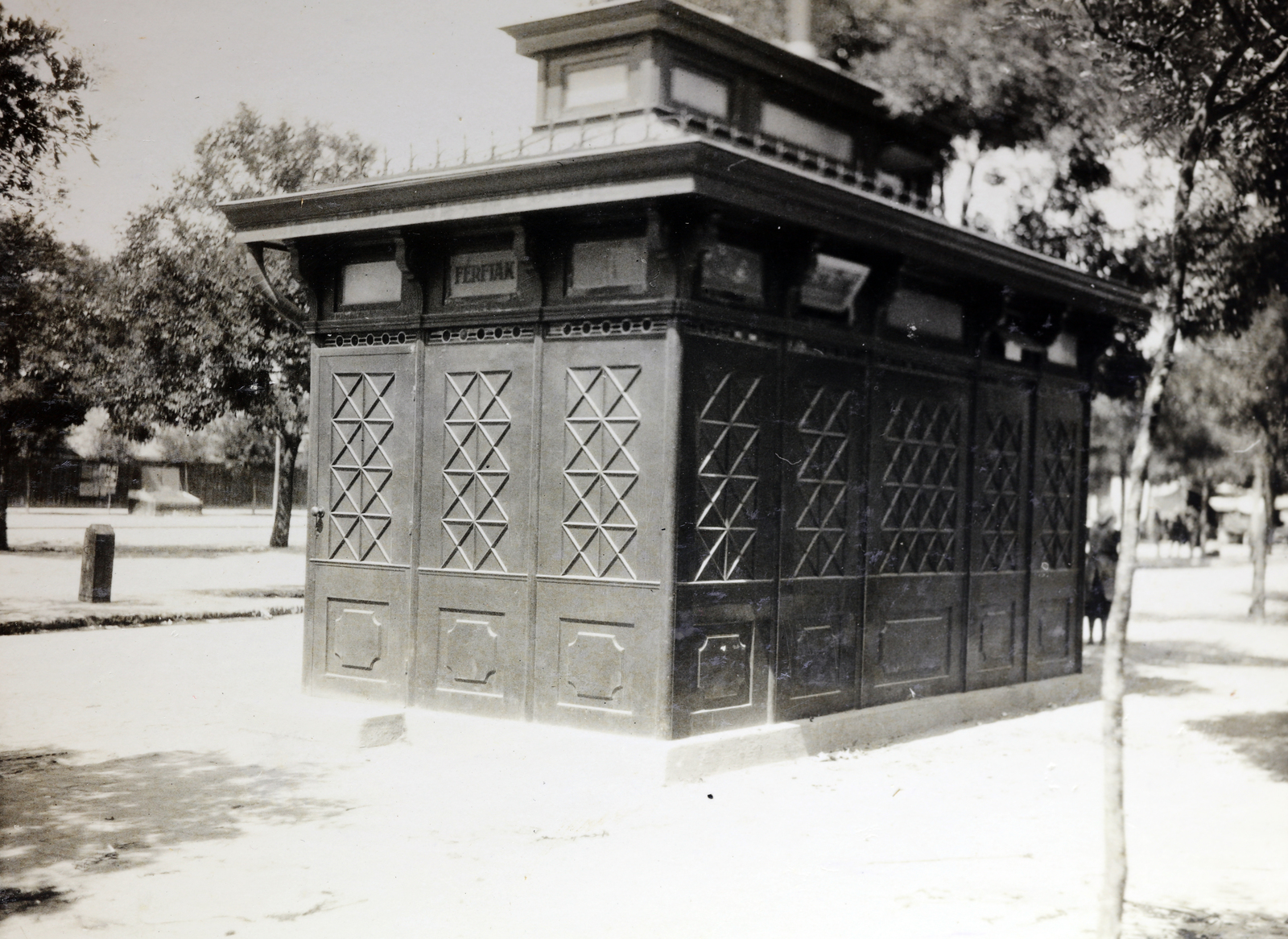 Magyarország, Cegléd, 1932, Kádár István, nyilvános WC, Fortepan #216822