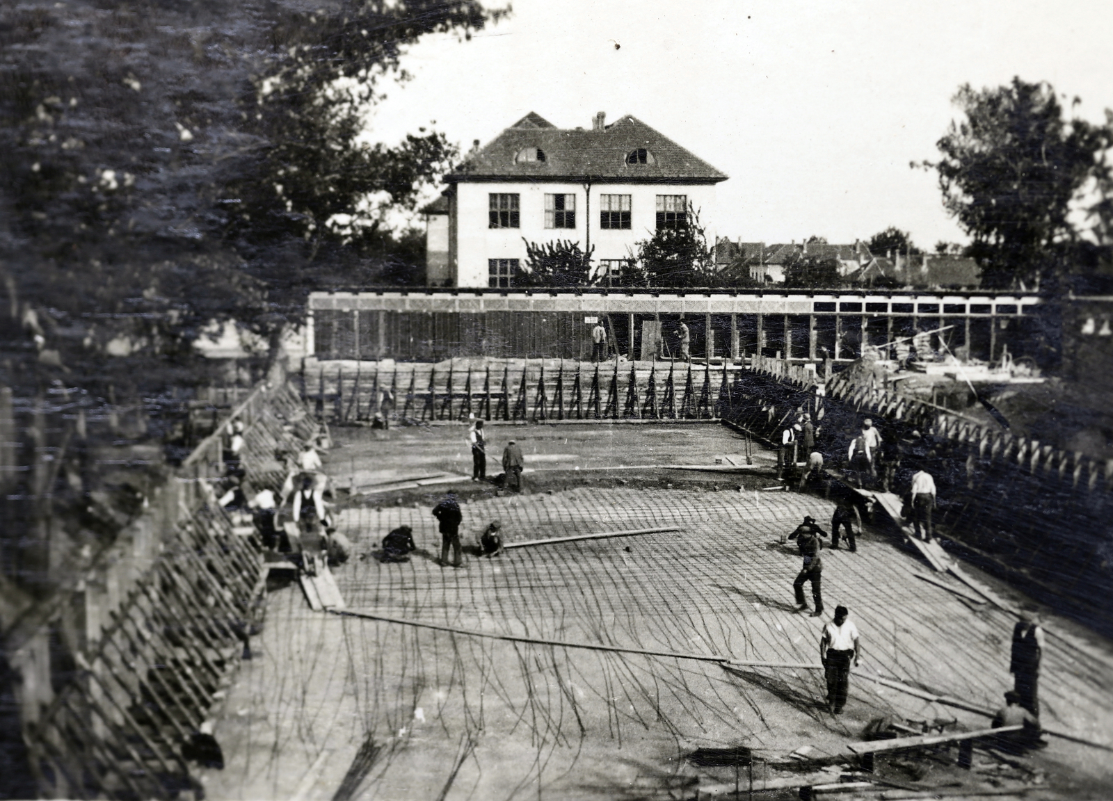 Magyarország, Cegléd, Rákóczi út 31., a strand építkezése (később Városi Sportuszoda)., 1929, Kádár István, iskola, uszoda, építkezés, Fortepan #216926