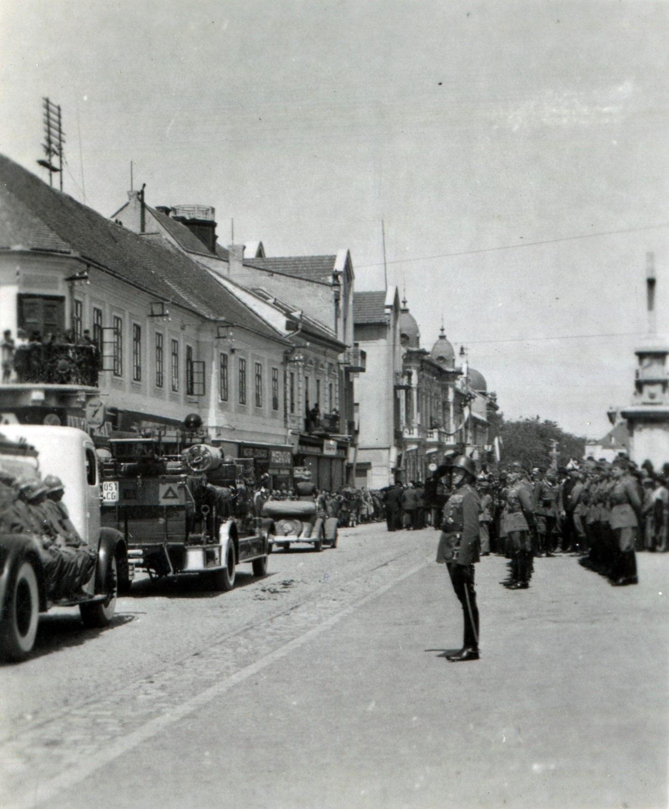 Serbia, Sombor, Ulica kralja Petra I. a magyar csapatok bevonulása idején., 1941, Barabás Sarolta, commercial vehicle, parade, Fortepan #216975