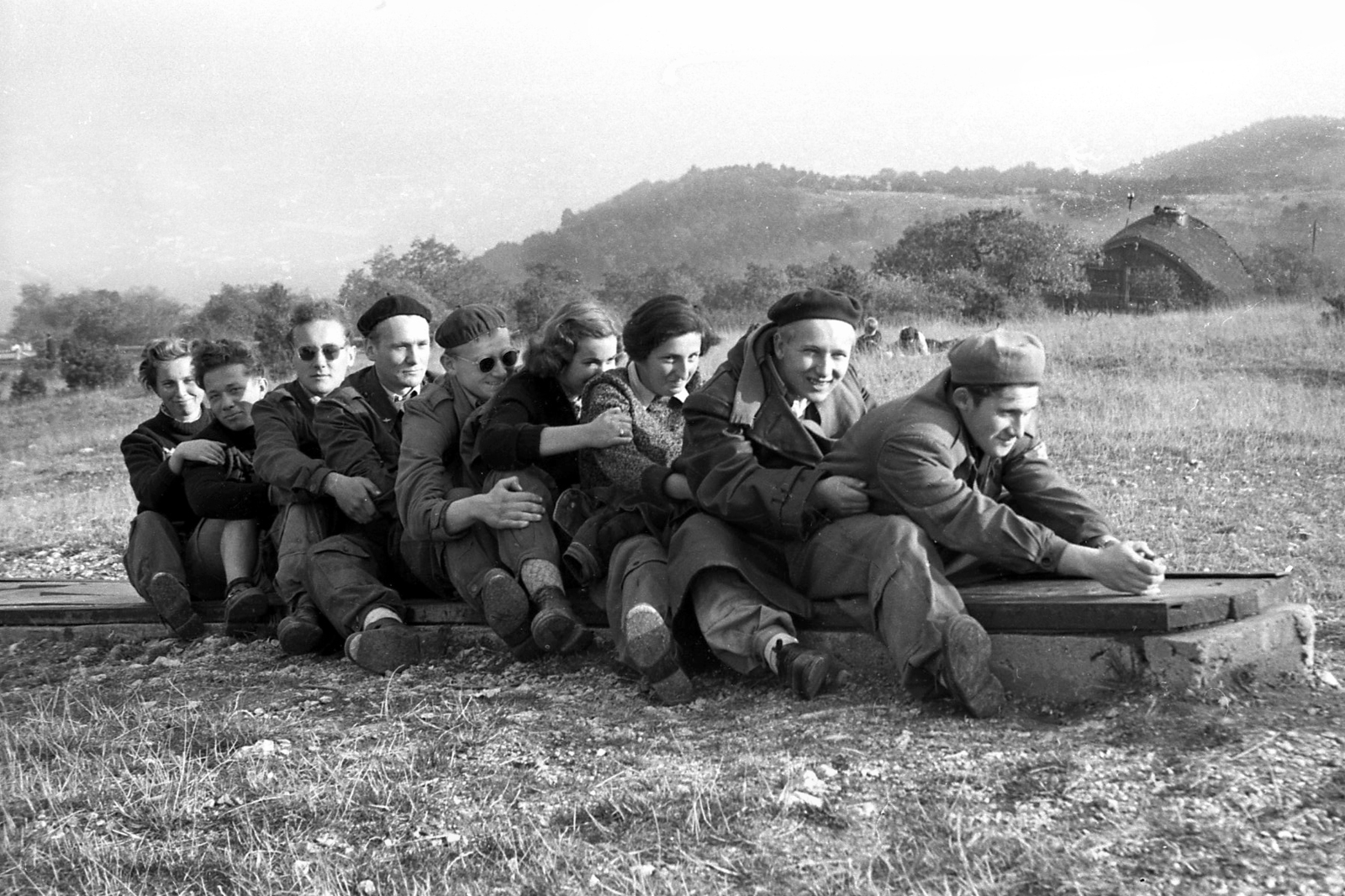 Hungary, Hármashatárhegy Airport, Budapest II., 1954, Burány István, jesting, fun, height chart, Budapest, Fortepan #217007