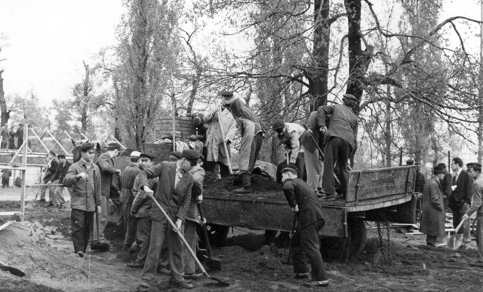 1962, Debreceni Állatkert és Vidámpark, pótkocsi, lapát, diáksapka, Fortepan #217027