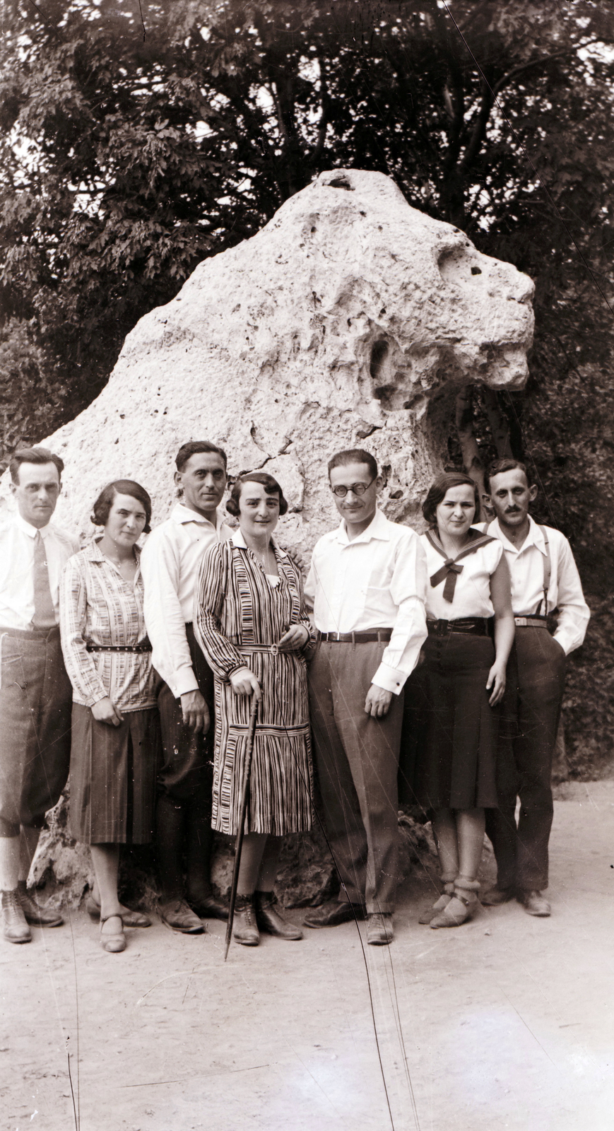 Hungary, Budapest II., Kecske-hegy, Glück Frigyes út, Oroszlán-szikla., 1935, Doffek Ágnes, Budapest, tableau, stone lion, Fortepan #217050