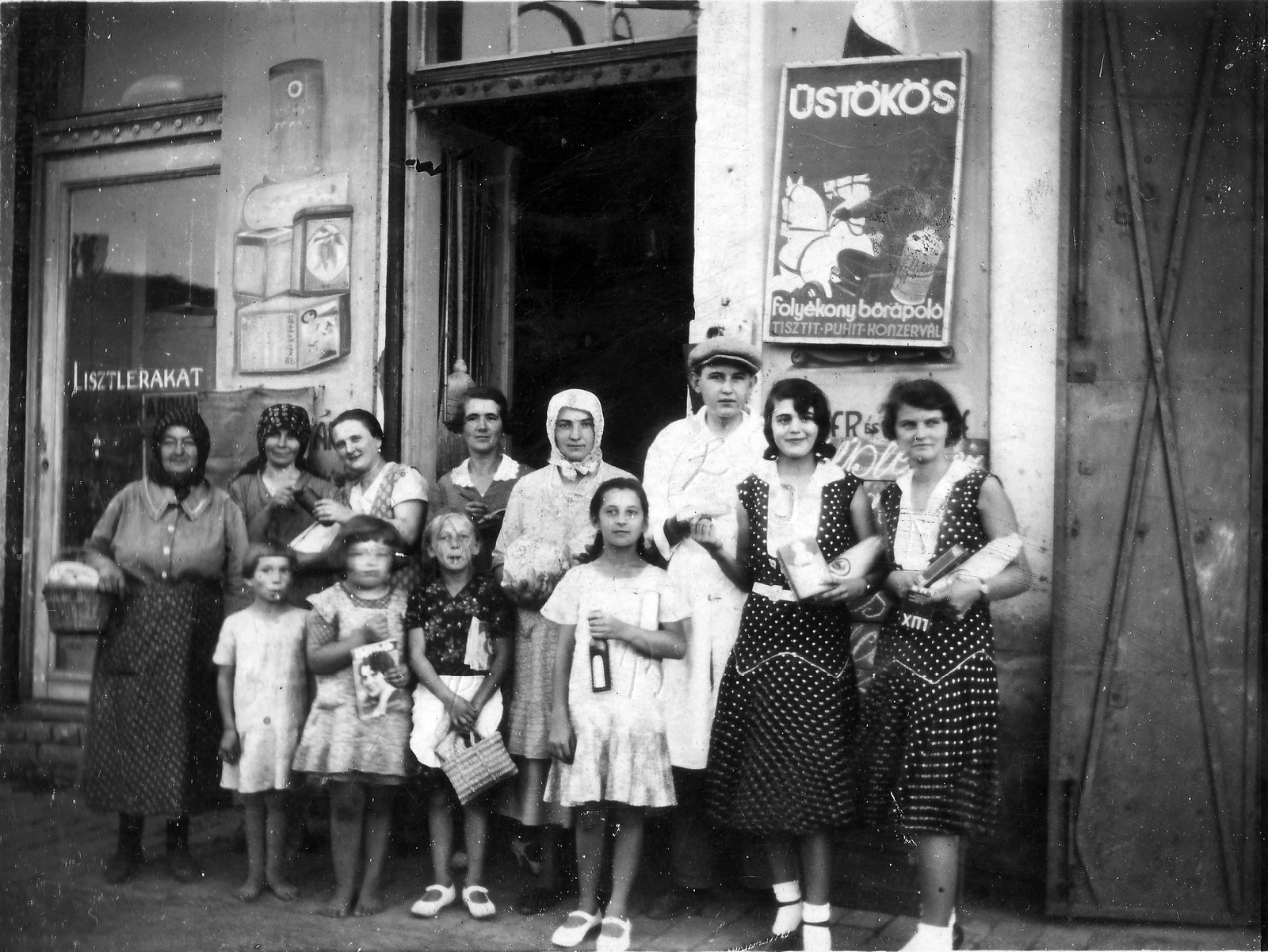 1935, Horváth Sándor, store display, convenience store, dotted dress, Fortepan #217170