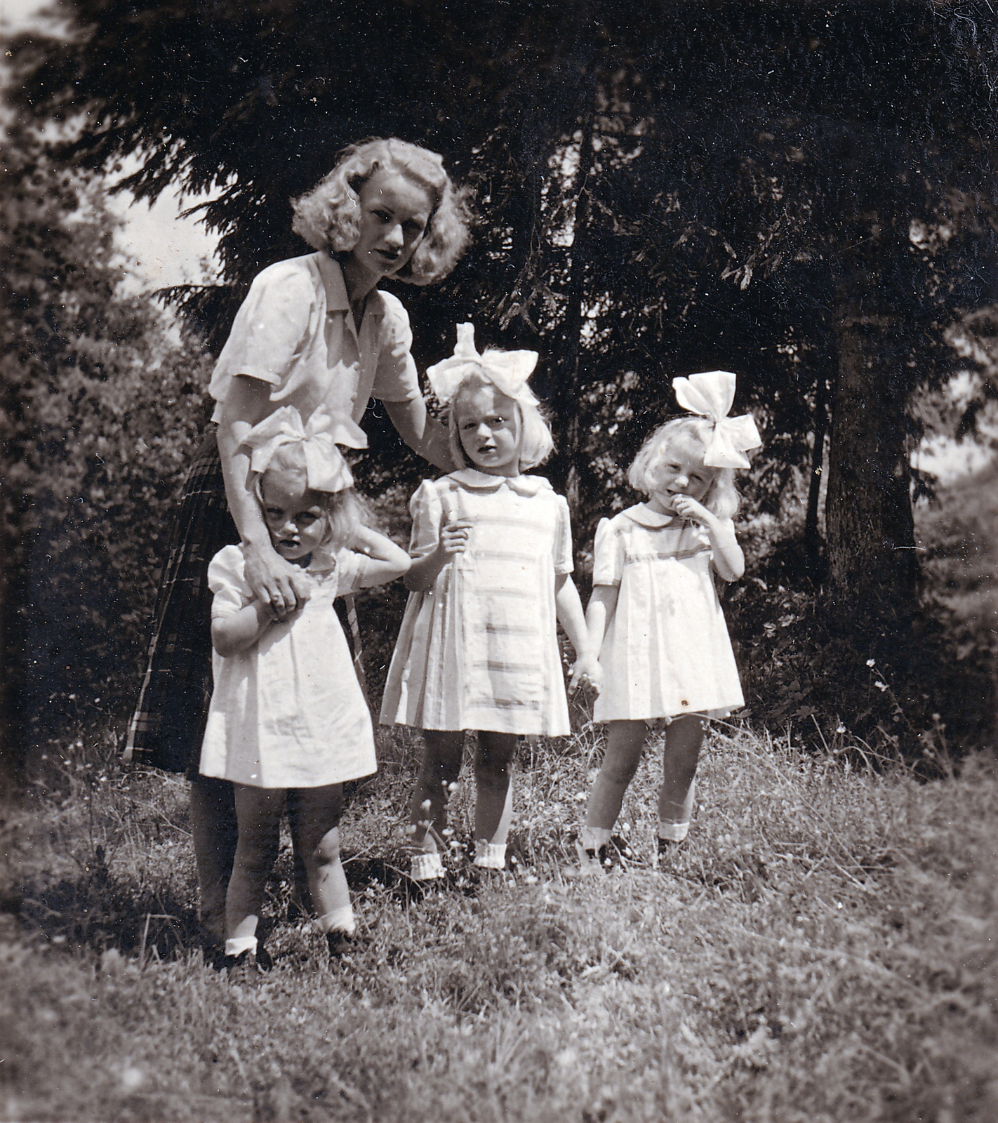 1940, Juhász Gábor, three people, ribbon, girls, Fortepan #217199