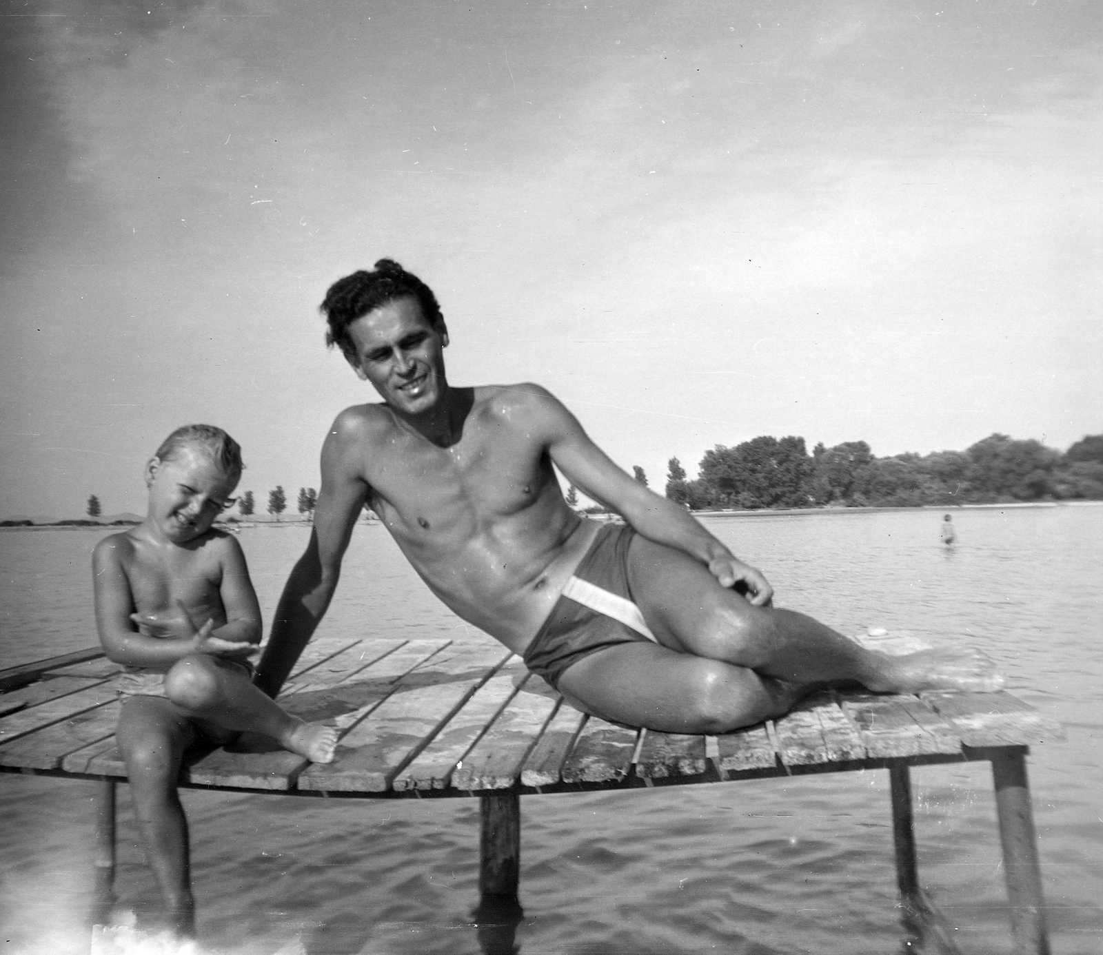Hungary, Balatonszemes, háttérben a hajókikötő mólója., 1960, Pohl Pálma, sunbathe, slip, pier, posture, Fortepan #217437