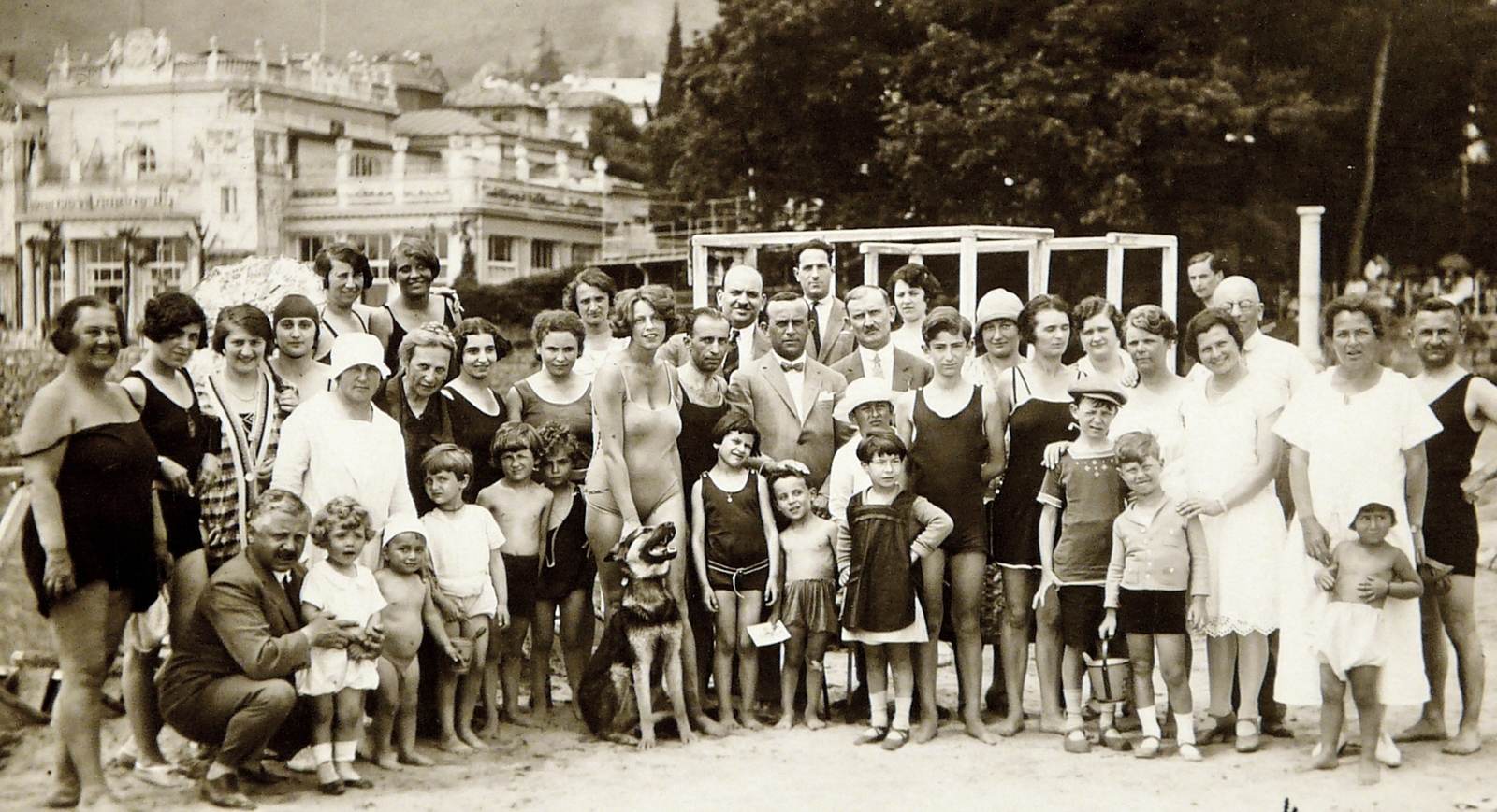 Croatia,Adriatic Sea, Opatija, háttérben a Hotel Quarnero., 1931, Törökbálint Anno - Magyarszéky Gábor, bathing suit, tableau, Fortepan #217560