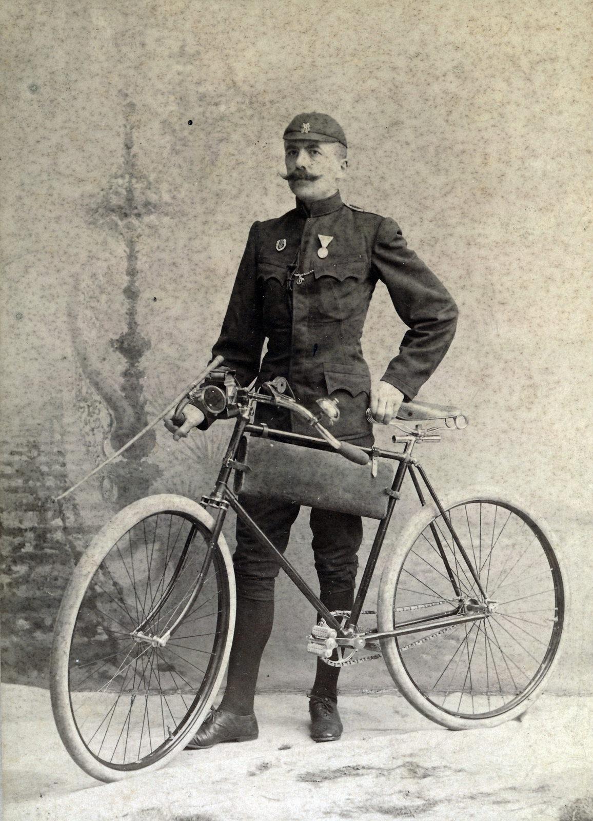 1900, Csuthy András, bicycle, studio, medal, Fortepan #217588
