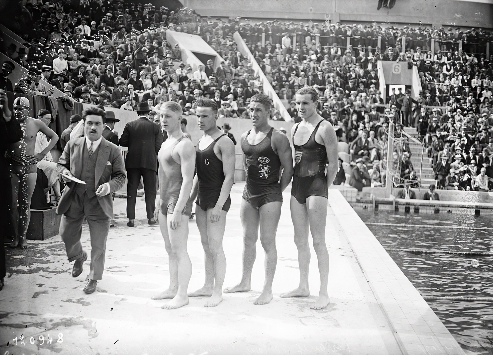 France, Paris, avenue Gambetta 148., Les Tourelles uszoda. Henri De Pauw (Belgium), Aerschot, Louis Van Parys (Belgium), Bárány István úszók., 1927, Francia Nemzeti Könyvtár, swimming pool, swimming championship, bathing suit, swimmer, Fortepan #217619