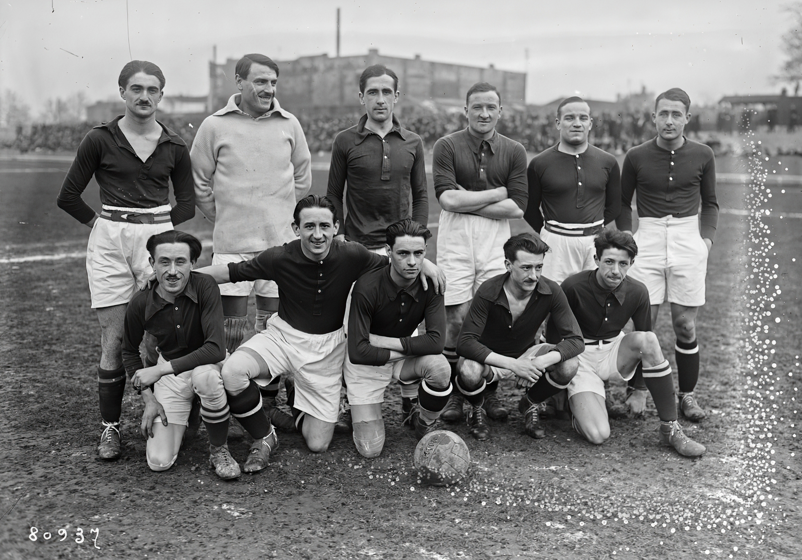 France, Stade de Paris (később Stade Bauer), a Red Star és az Olympique de Paris közös csapata az UTE elleni mérkőzés alkalmával., 1923, Francia Nemzeti Könyvtár, football, soccer team, soccer field, Fortepan #217629