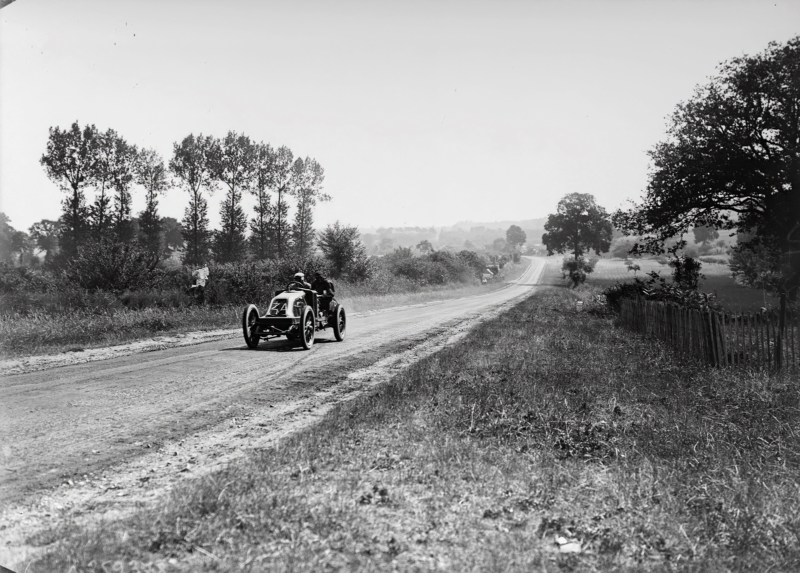 Franciaország, Conneré, a Francia Autóklub Nagydíjának (Grand Prix de l'ACF) későbbi győztese Szisz Ferenc Renault AK típusú versenyautójával., 1906, Francia Nemzeti Könyvtár, autóverseny, versenyautó, Renault-márka, francia gyártmány, Fortepan #217654