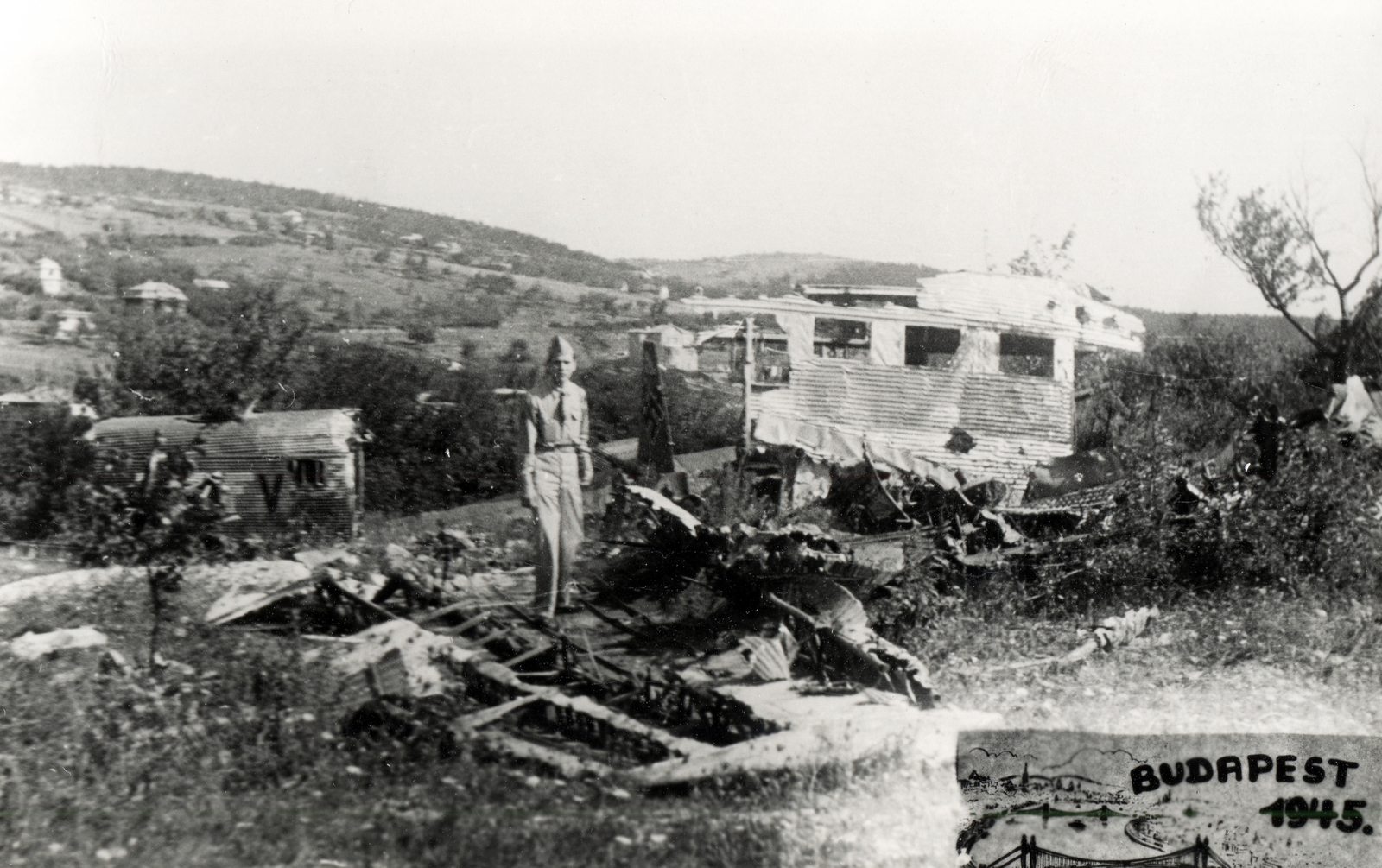 Magyarország, Budapest II., lezuhant német Ju-52 repülőgép a Verseghy Ferenc utca környékén., 1945, Mihályi Balázs, repülőgép, Junkers-márka, járműroncs, Junkers Ju 52, amerikai katona, Budapest, Fortepan #217815