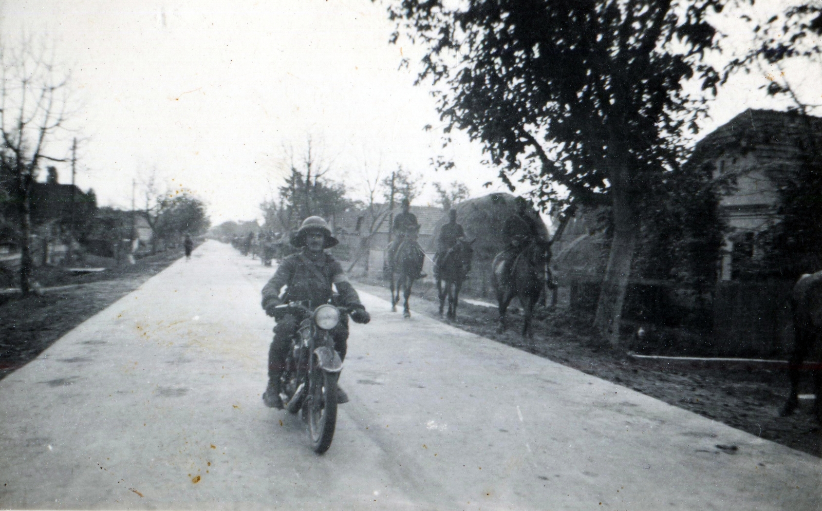1944, Mihályi Balázs, motorkerékpár, bukósisak, honvéd, ló, Fortepan #217820