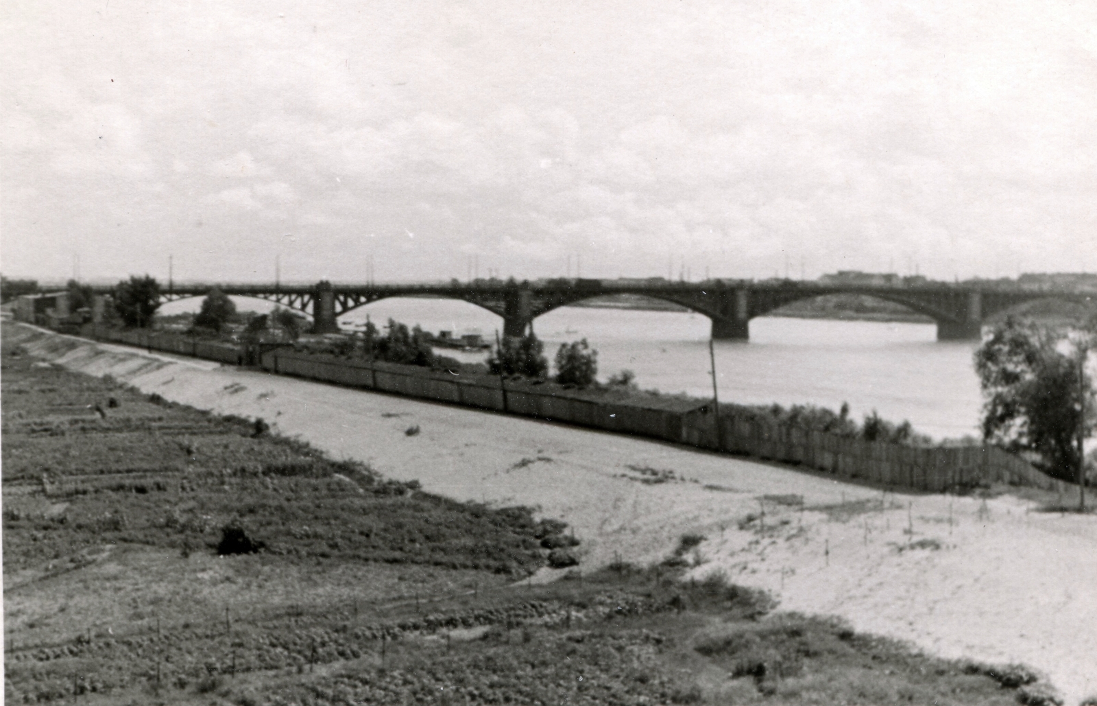 Magyarország, Szeged, a vasúti híd., 1944, Mihályi Balázs, híd, folyópart, Fortepan #217821