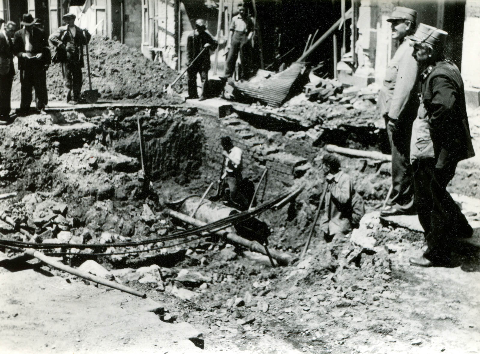 1944, Mihályi Balázs, helyszínelés, épületkár, Fortepan #217824